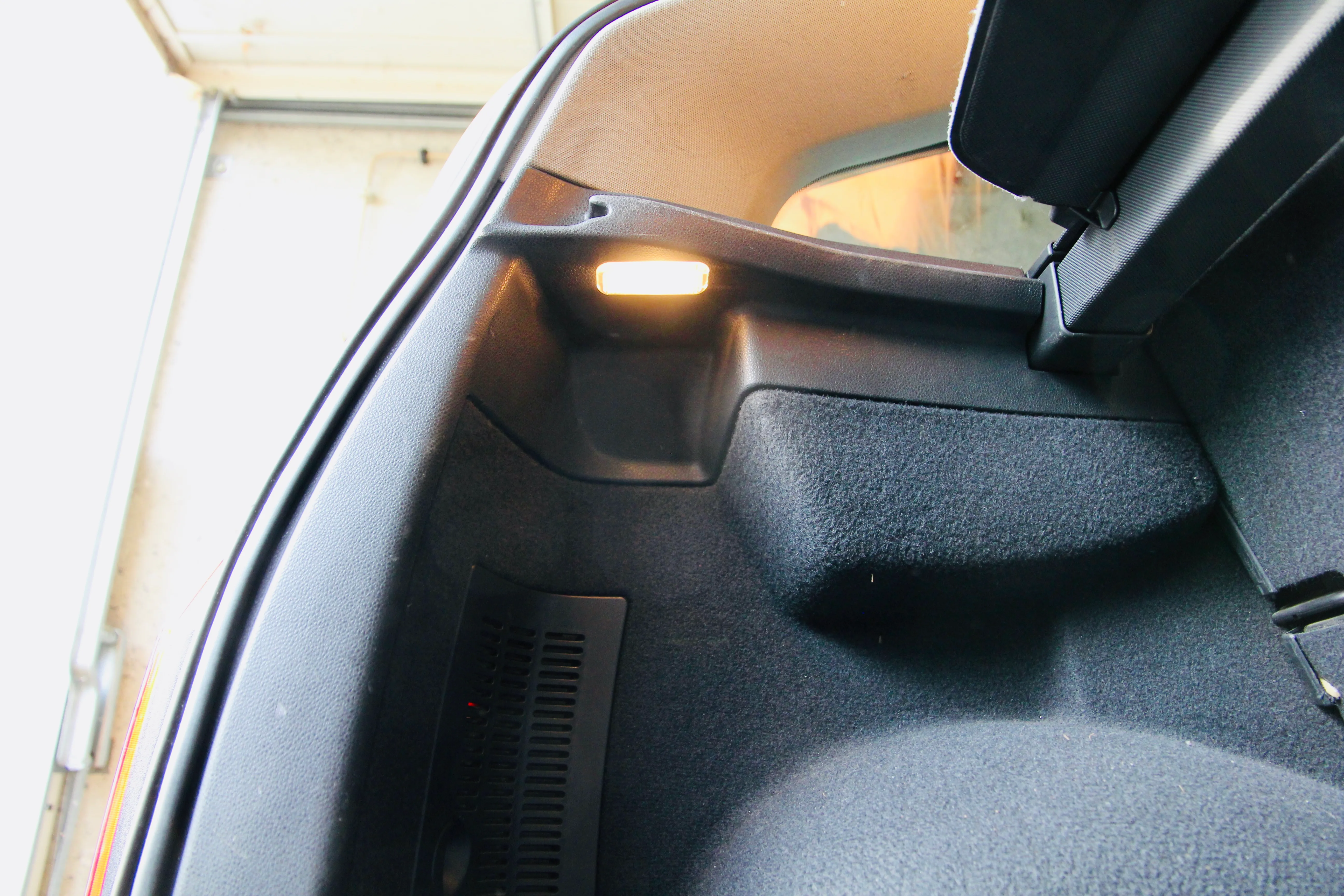 Defekt kaputt Auto PKW Birne Birnchen Lampe Leuchte Wechsel Ersatz Austausch Tausch Licht Halogen Reparatur LED Innenraum Kofferraum Sicherung img_9469