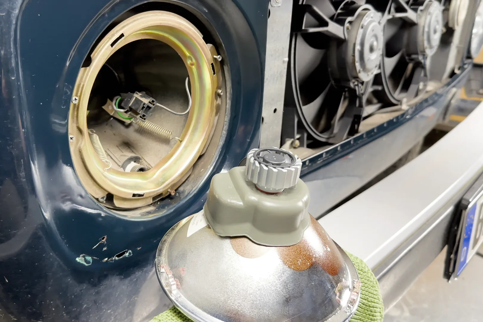 Dein Youngtimer Oldtimer verdient ein LED-Upgrade Erfahre, wie die H4-LEDs in neue 7 Zoll-Scheinwerfer eingebaut werden Anleitung und Video