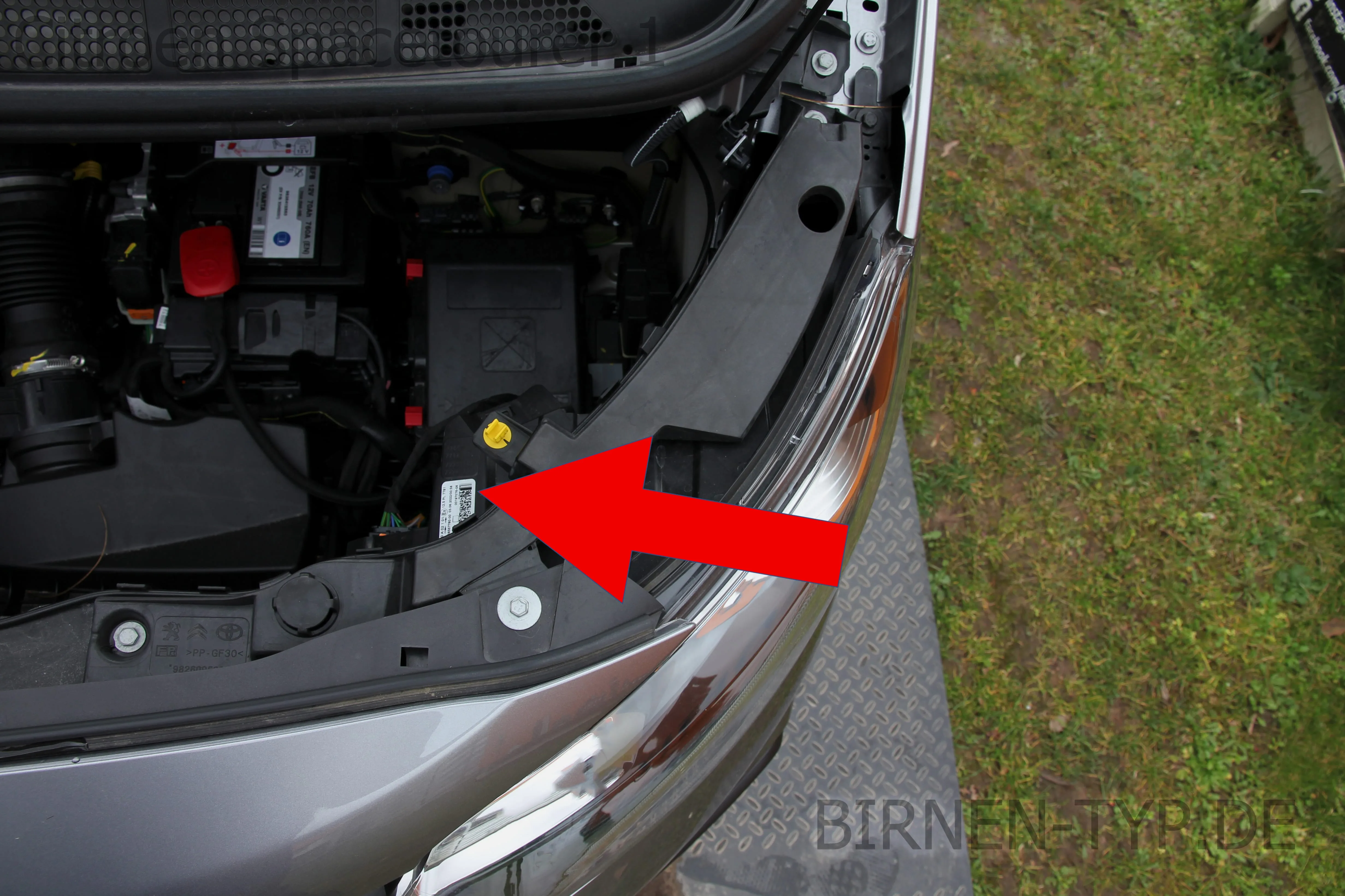 Hier findest Du die Scheinwerfer-Genehmigungsnummer des Citroën Spacetourer 1