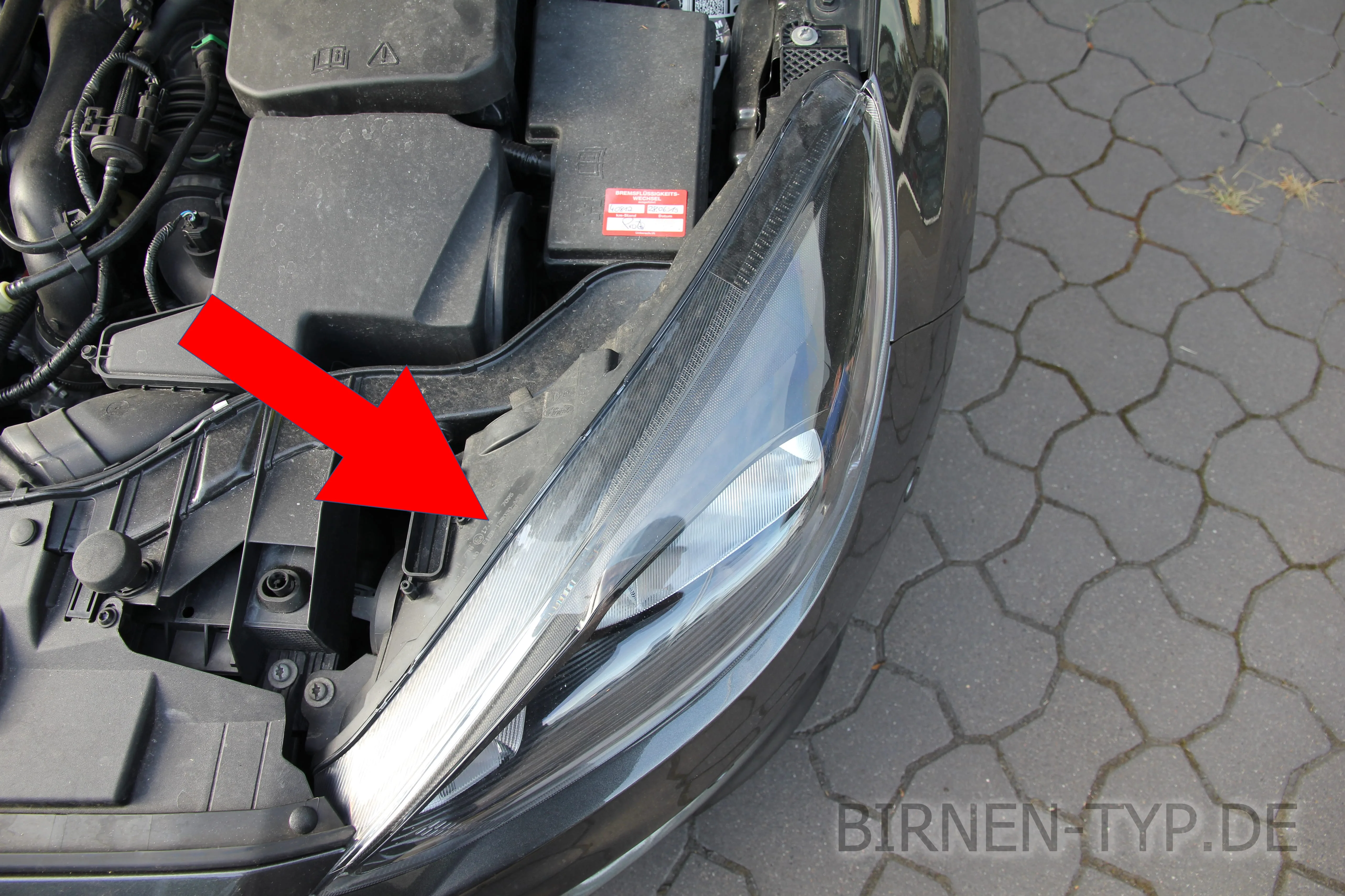 Hier findest Du die Scheinwerfer-Genehmigungsnummer des Ford Focus 3