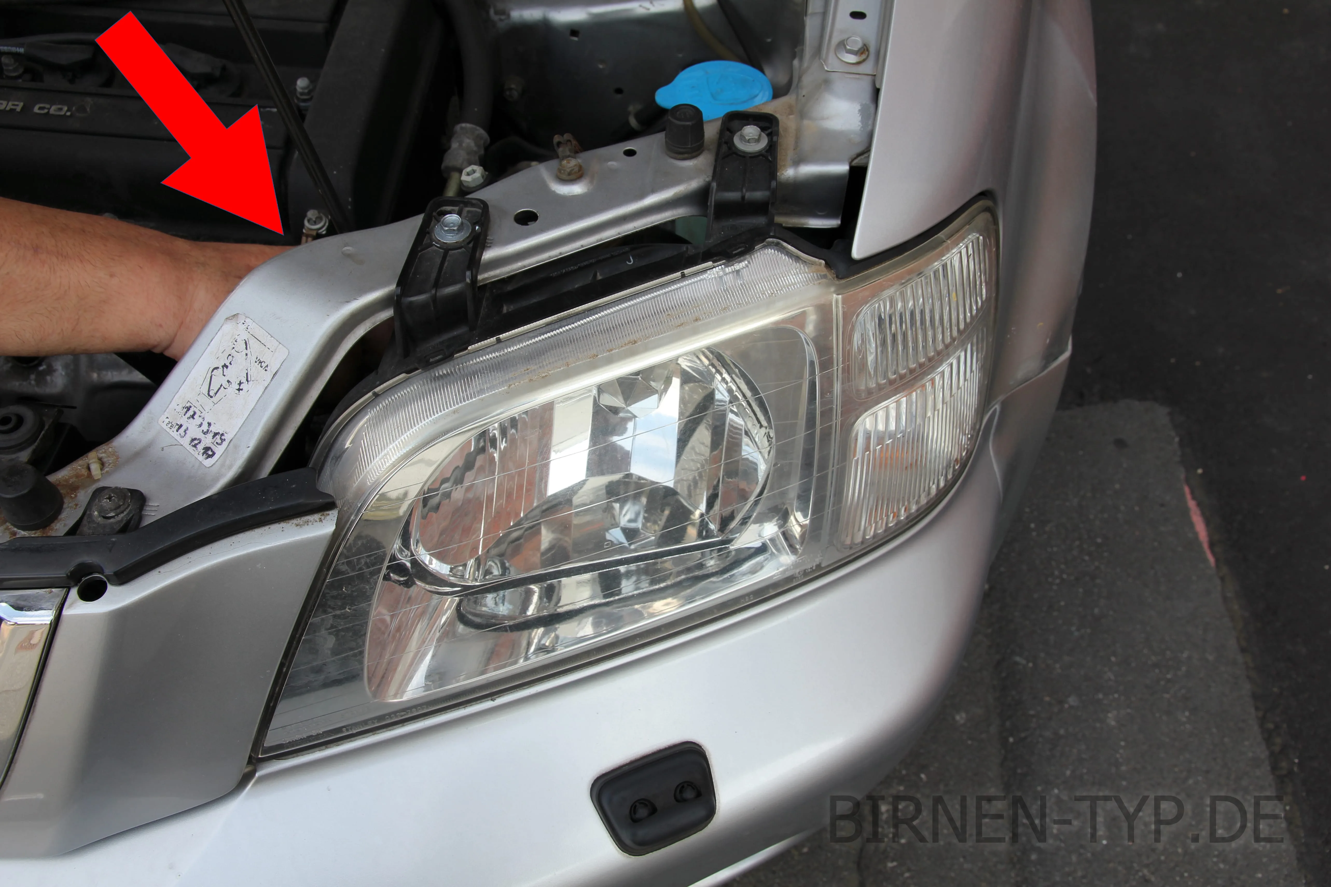 Hier findest Du die Scheinwerfer-Genehmigungsnummer des Honda CR-V 1