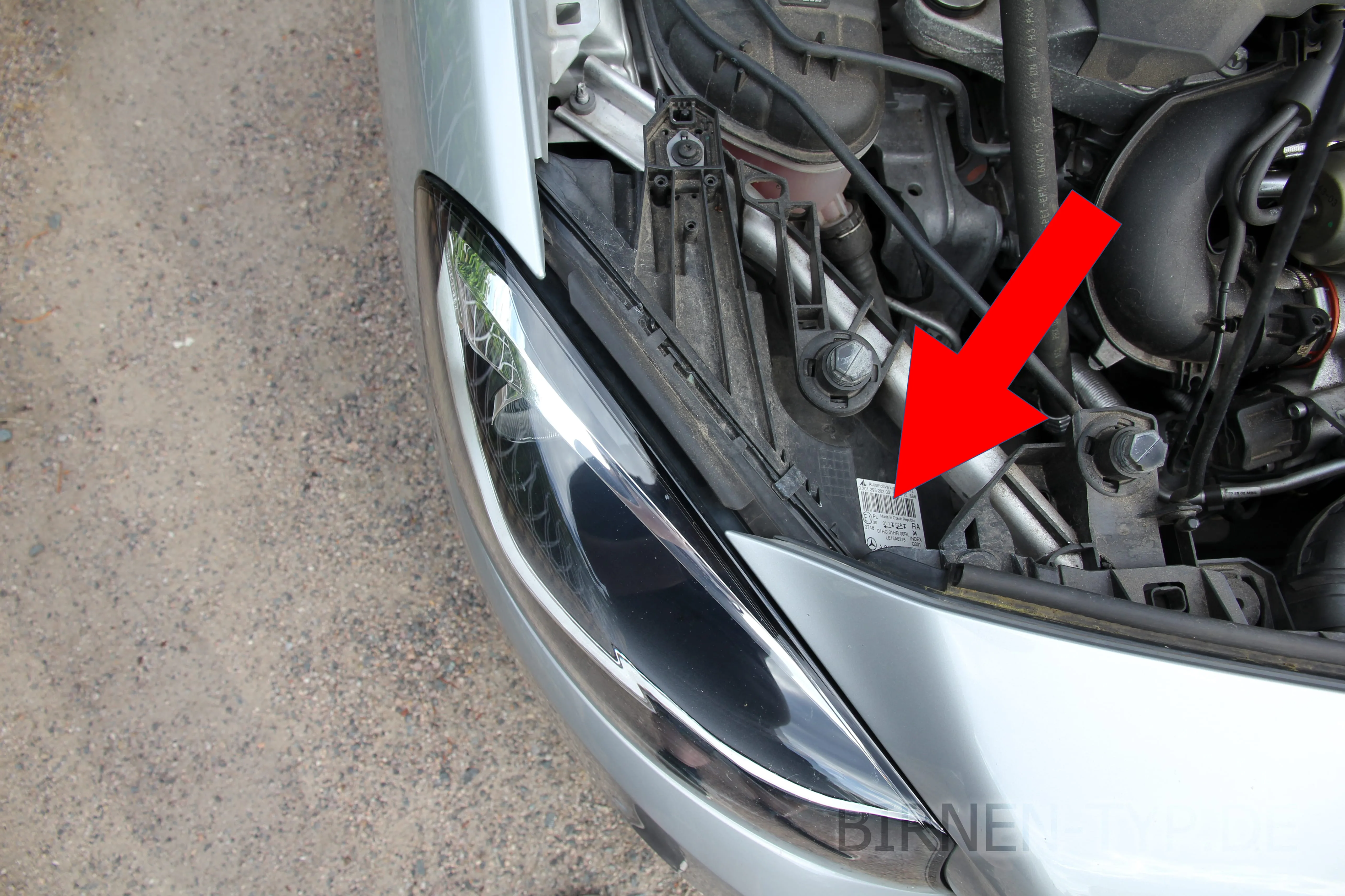 Hier findest Du die Scheinwerfer-Genehmigungsnummer des Mercedes-Benz B-Klasse 2