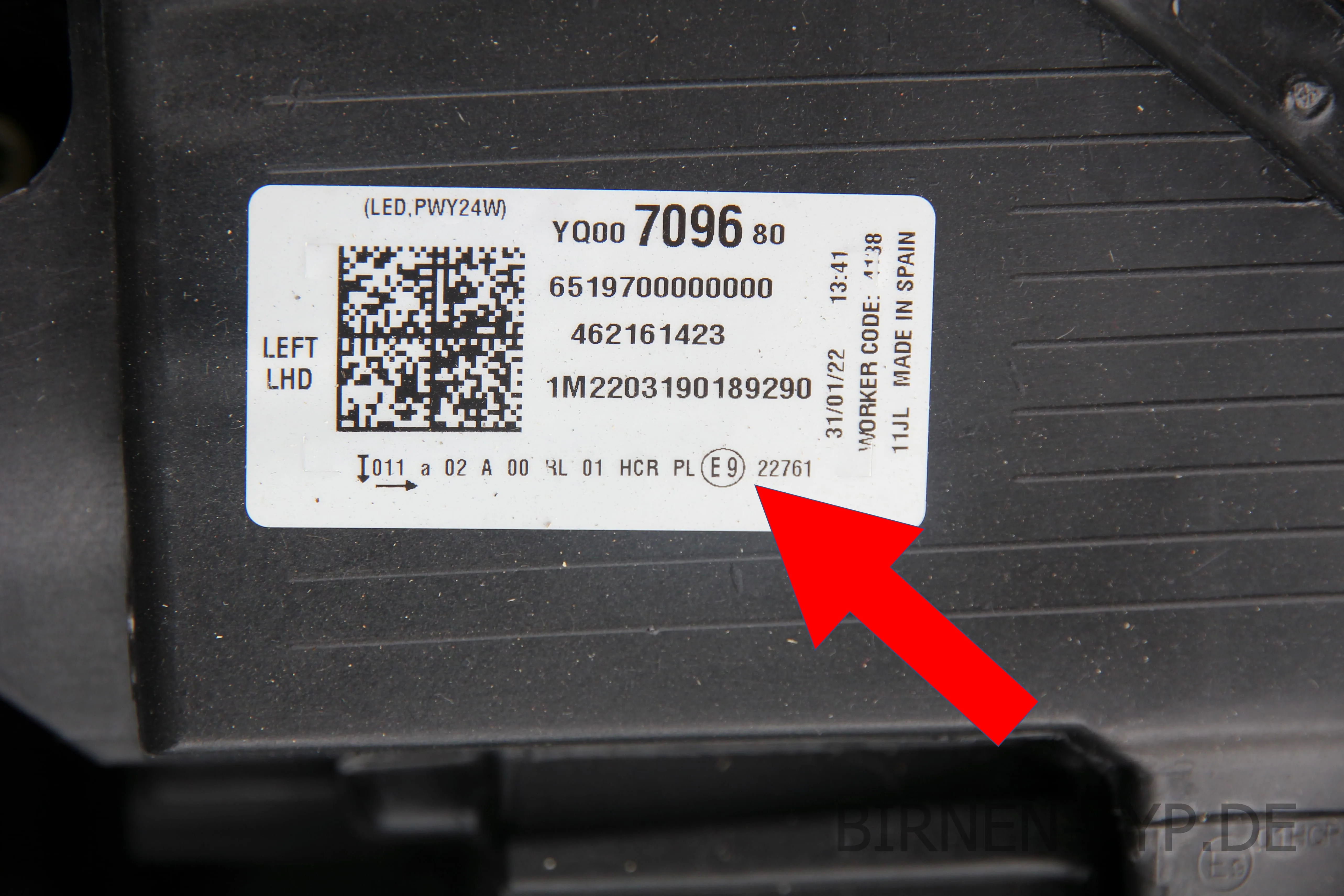 Wie finde ich die Scheinwerfergenehmigungsnummer meiner Autoscheinwerfer heraus?