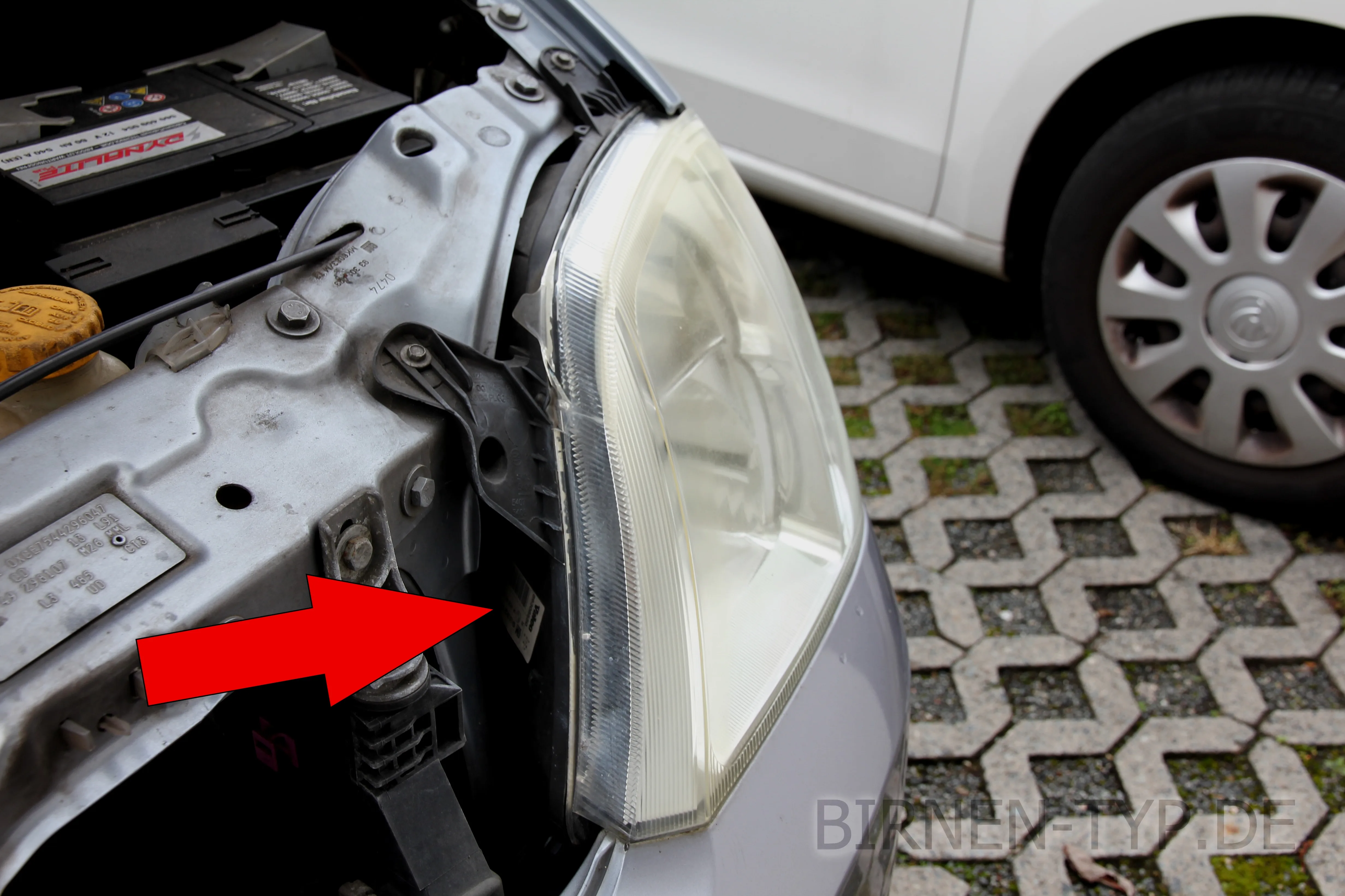 Hier findest Du die Scheinwerfer-Genehmigungsnummer des Opel Meriva A
