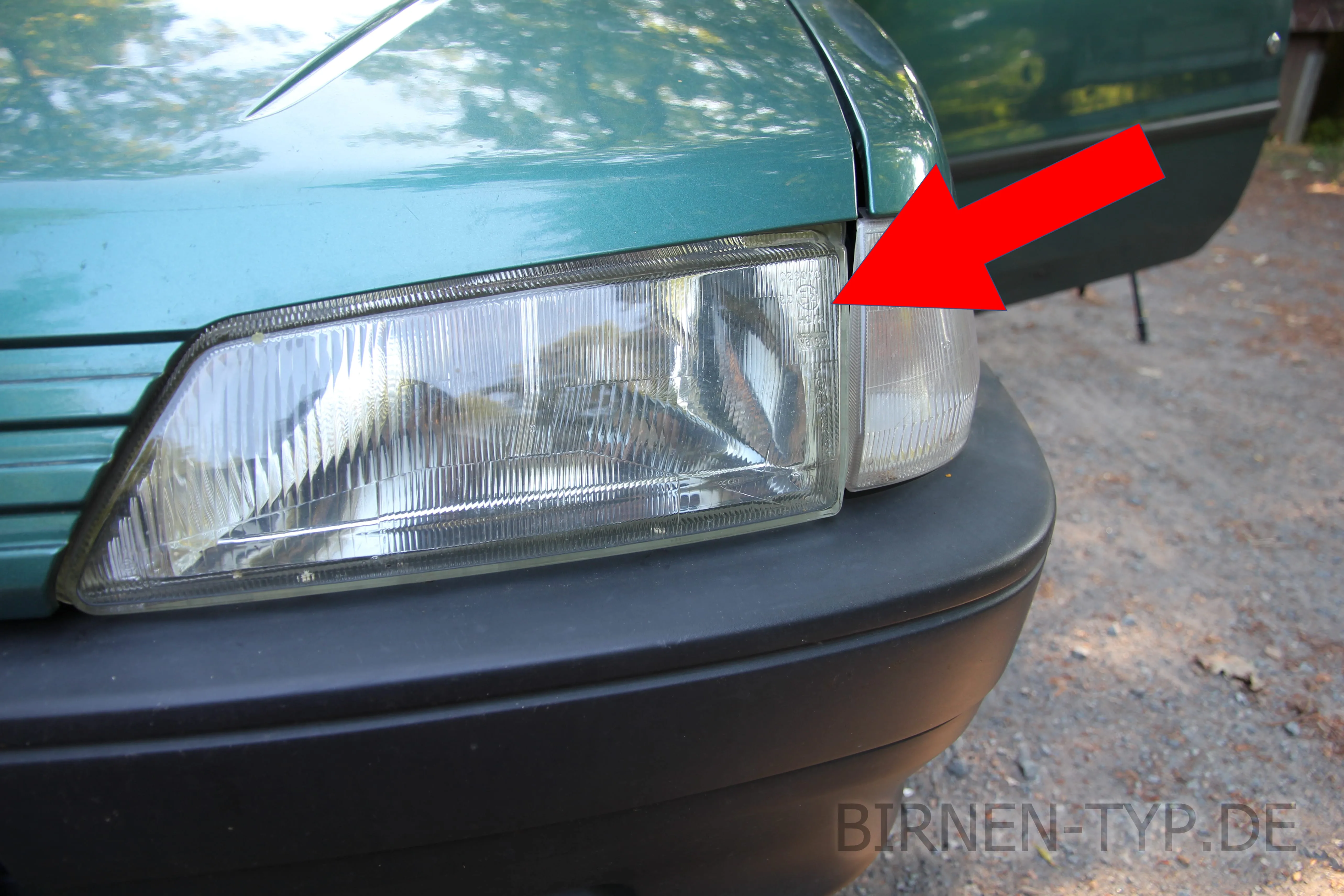 Hier findest Du die Scheinwerfer-Genehmigungsnummer des Peugeot 106 1