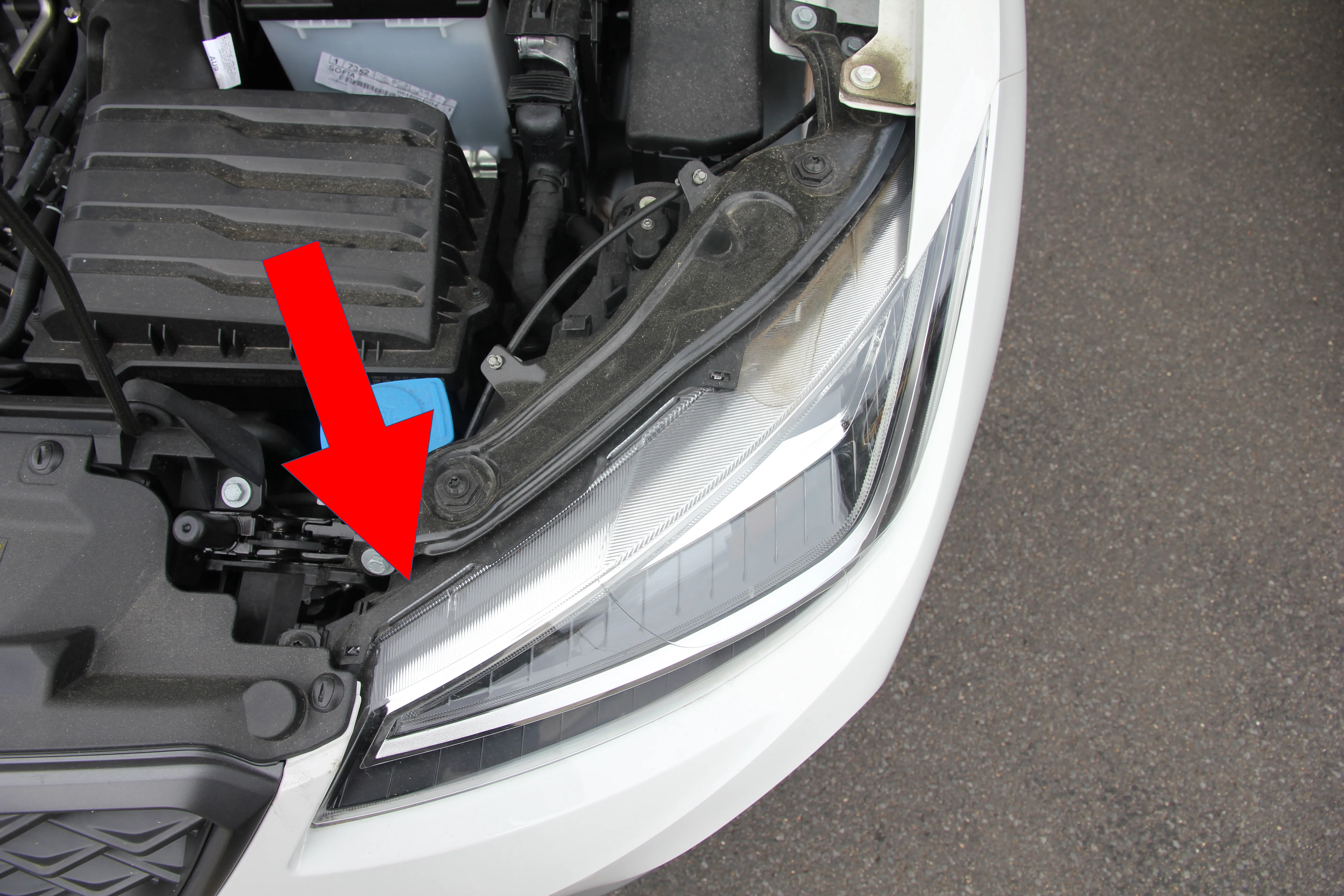 Hier findest Du die Scheinwerfer-Genehmigungsnummer des Seat Arona 1