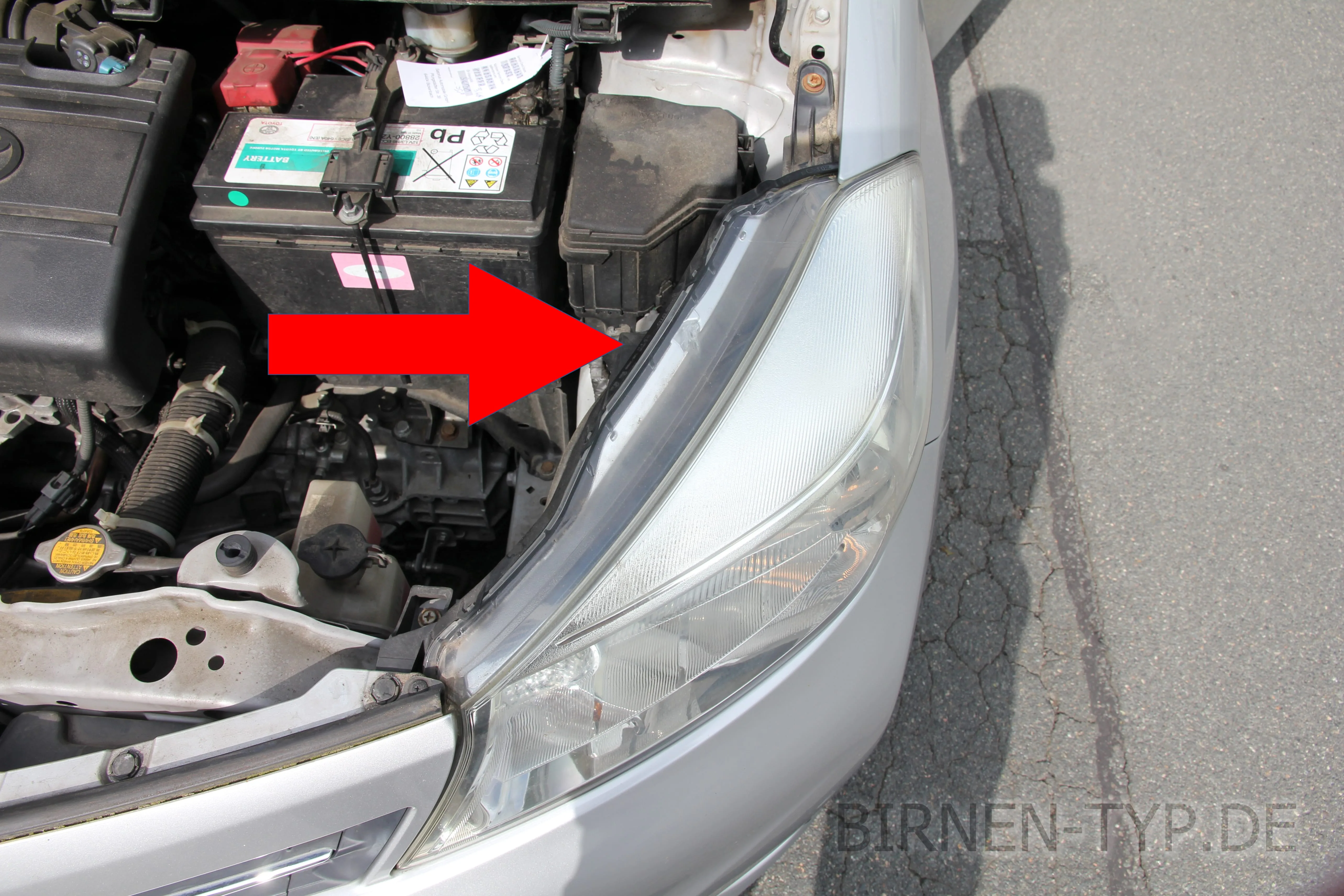 Hier findest Du die Scheinwerfer-Genehmigungsnummer des Toyota Yaris 3