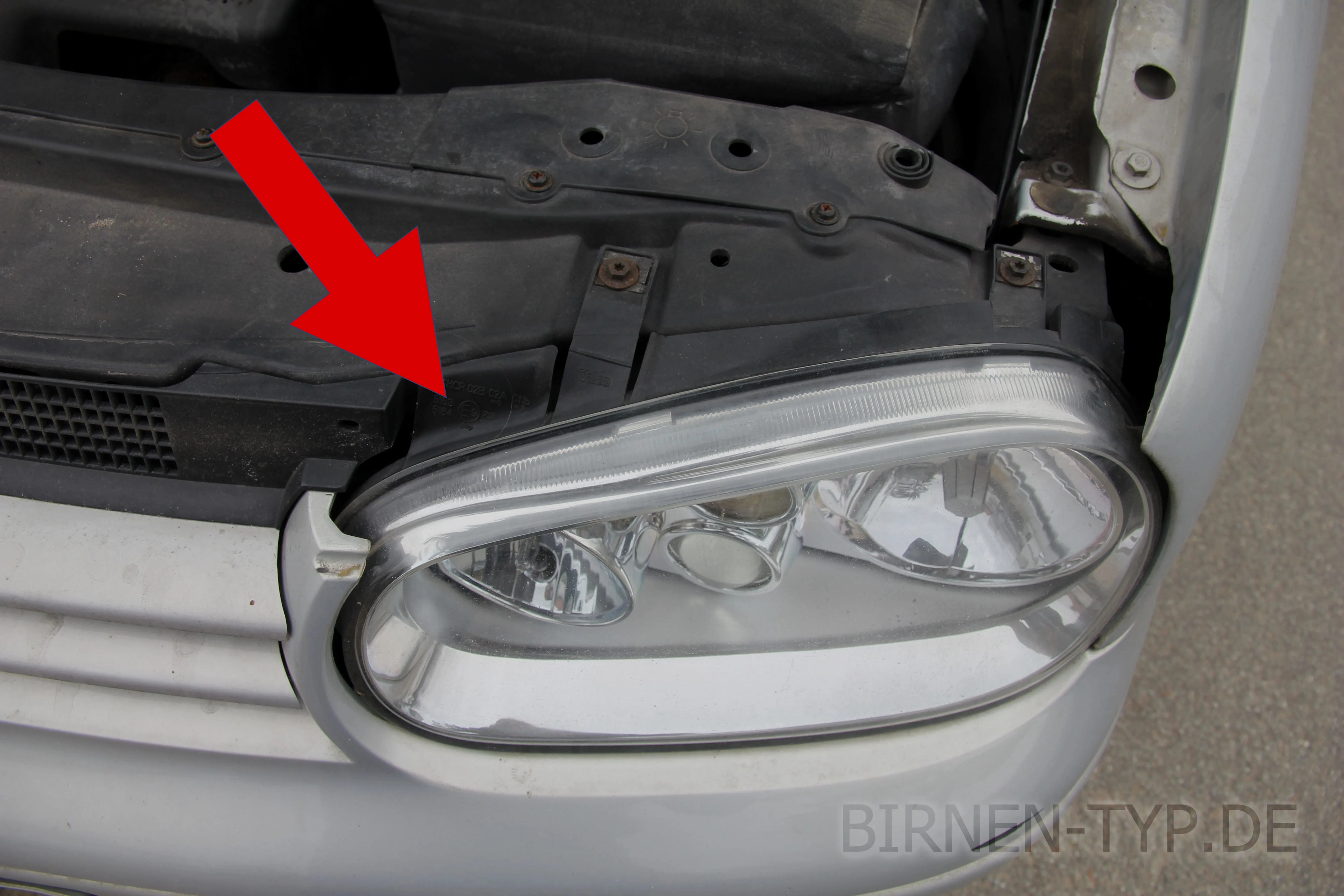 Hier findest Du die Scheinwerfer-Genehmigungsnummer des VW Golf 4