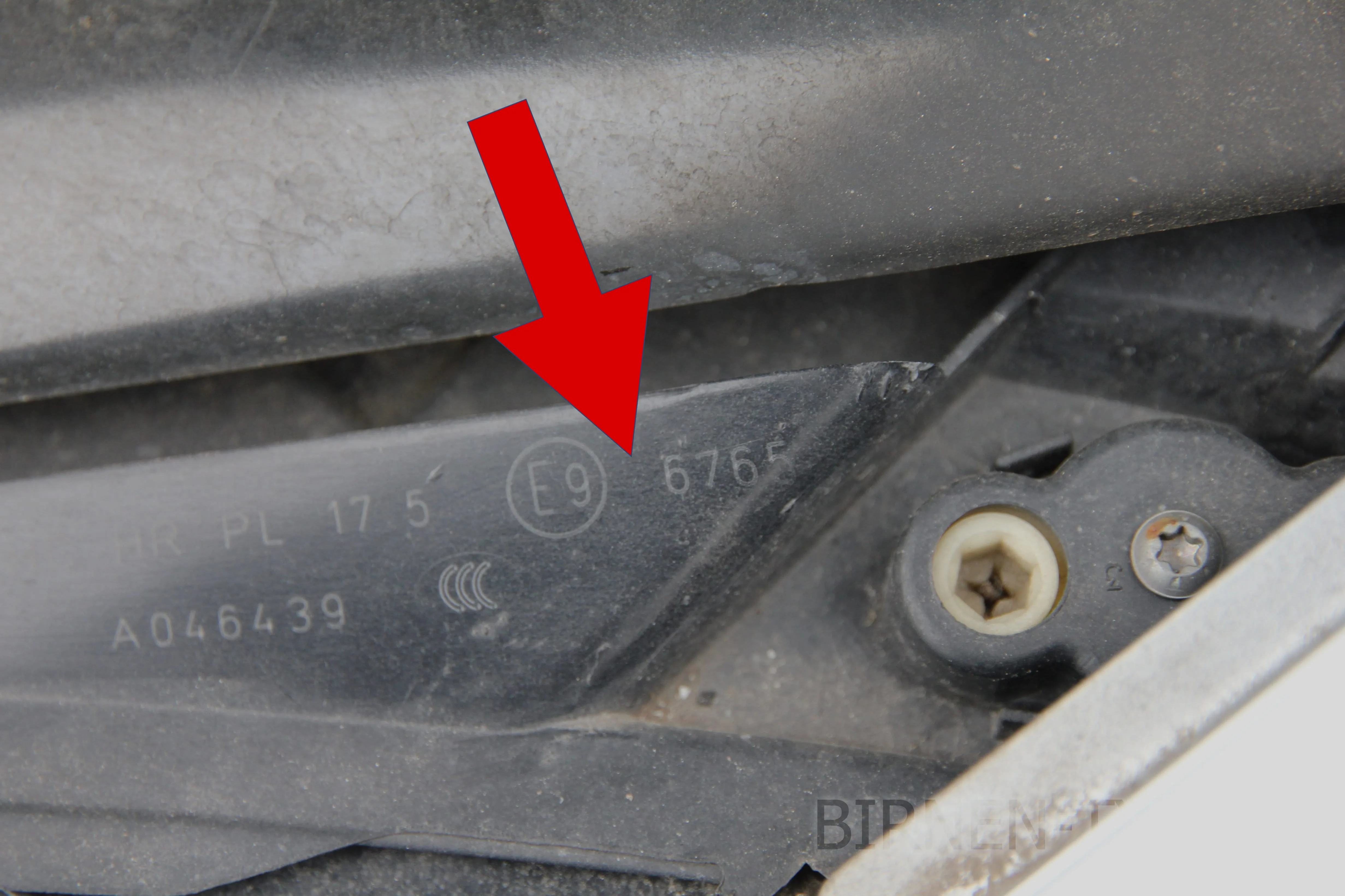 Die Scheinwerfer-Genehmigungsnummer des Volkswagen VW Golf 7 2012 2019 findest Du hier, sie lautet E9 6765 ) Bild 2