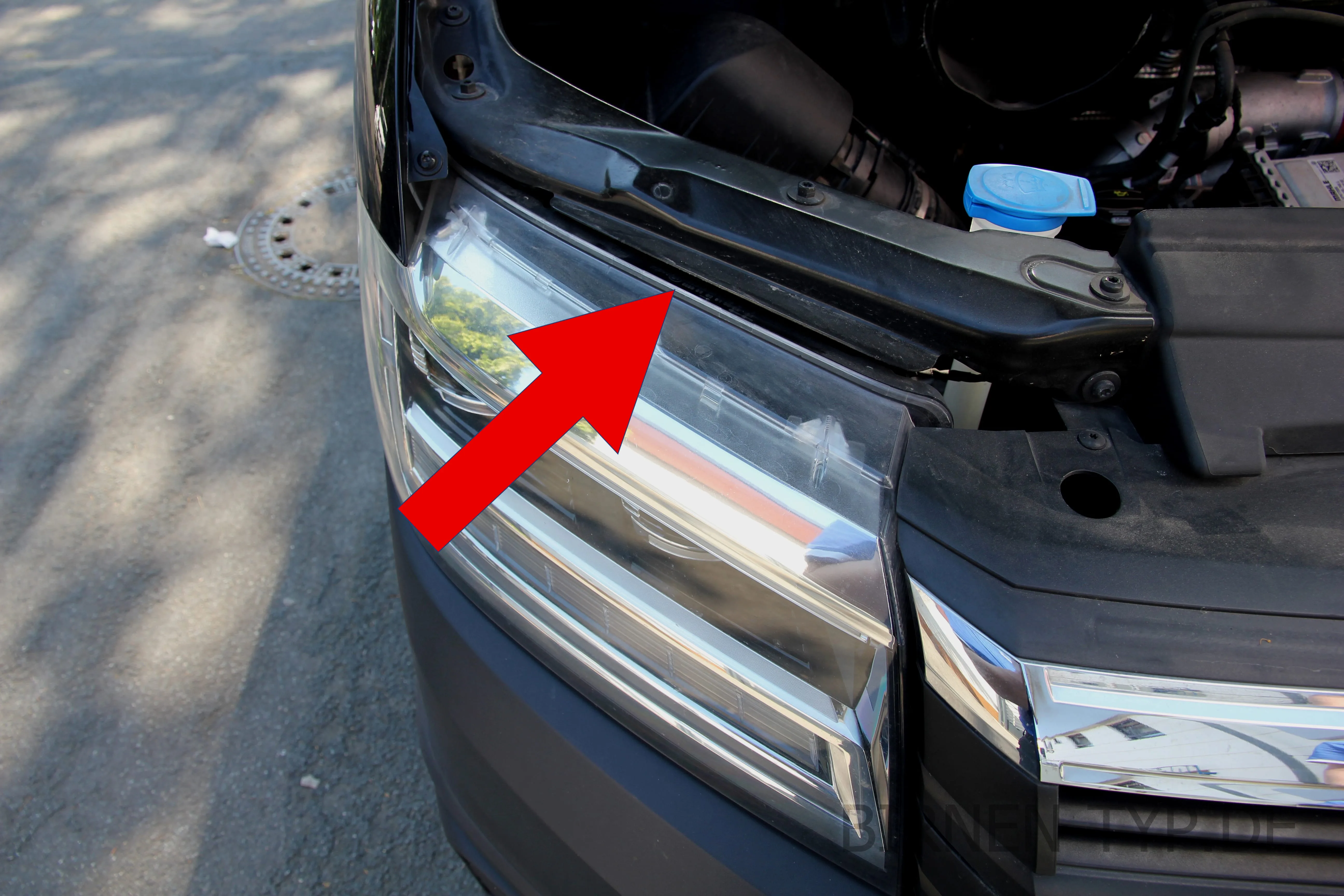 Hier findest Du die Scheinwerfer-Genehmigungsnummer des VW Grand California 1