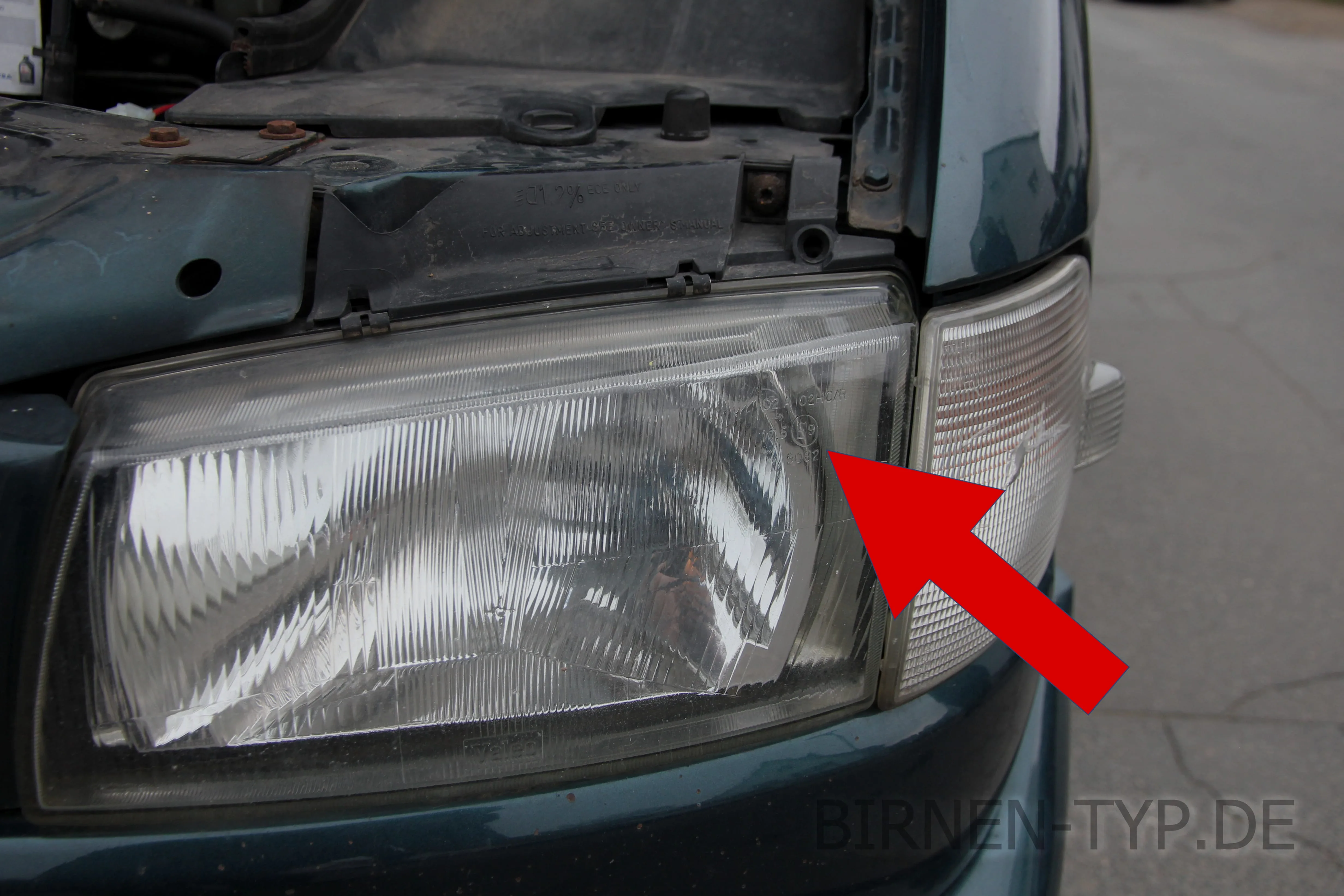 Hier findest Du die Scheinwerfer-Genehmigungsnummer des VW T4 4
