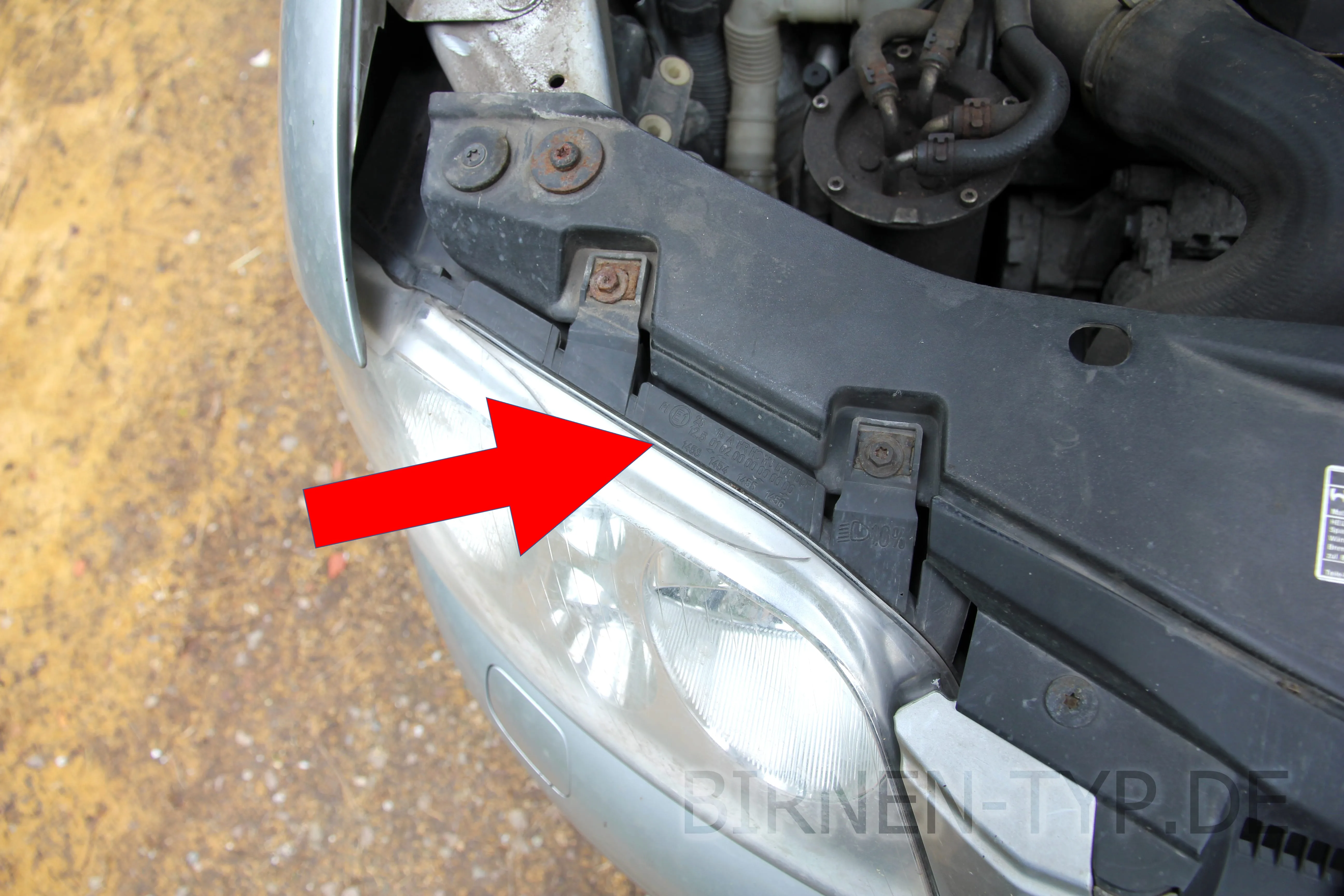 Hier findest Du die Scheinwerfer-Genehmigungsnummer des VW Touran 1
