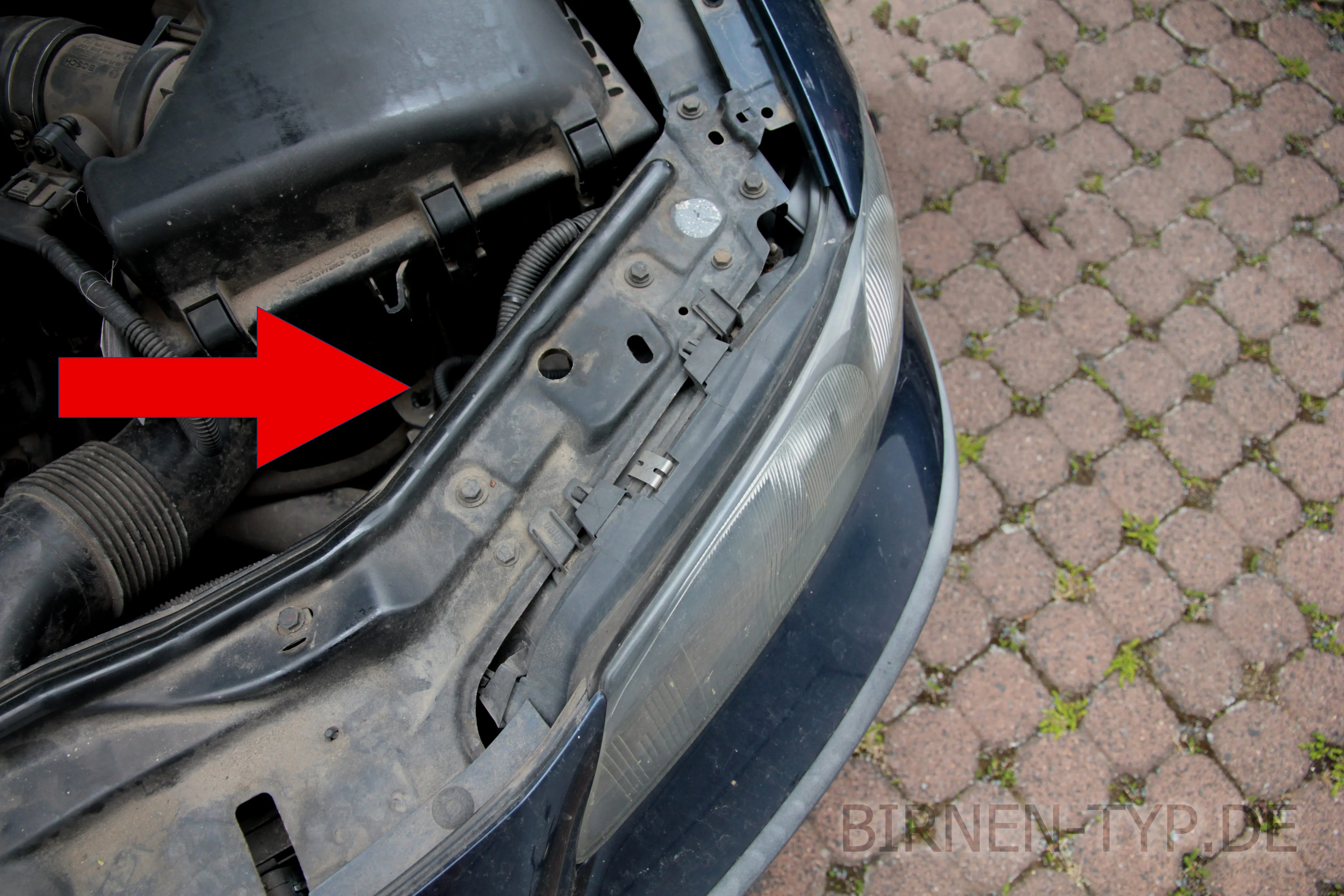Hier findest Du die Scheinwerfer-Genehmigungsnummer des Volvo V70 2