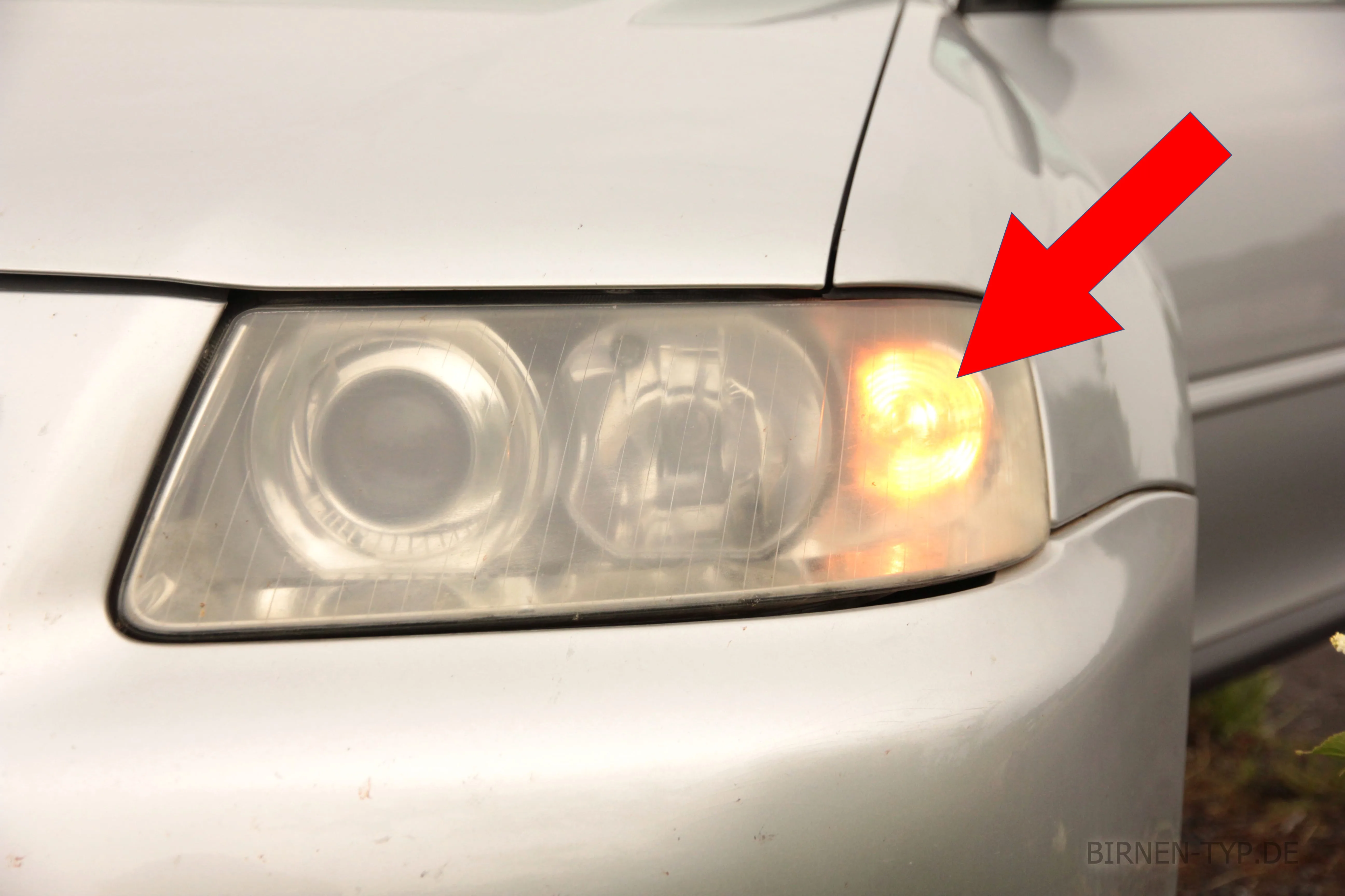 Blinker vorne des Audi A3 1. Gen — bei Halogen-Abblendlicht