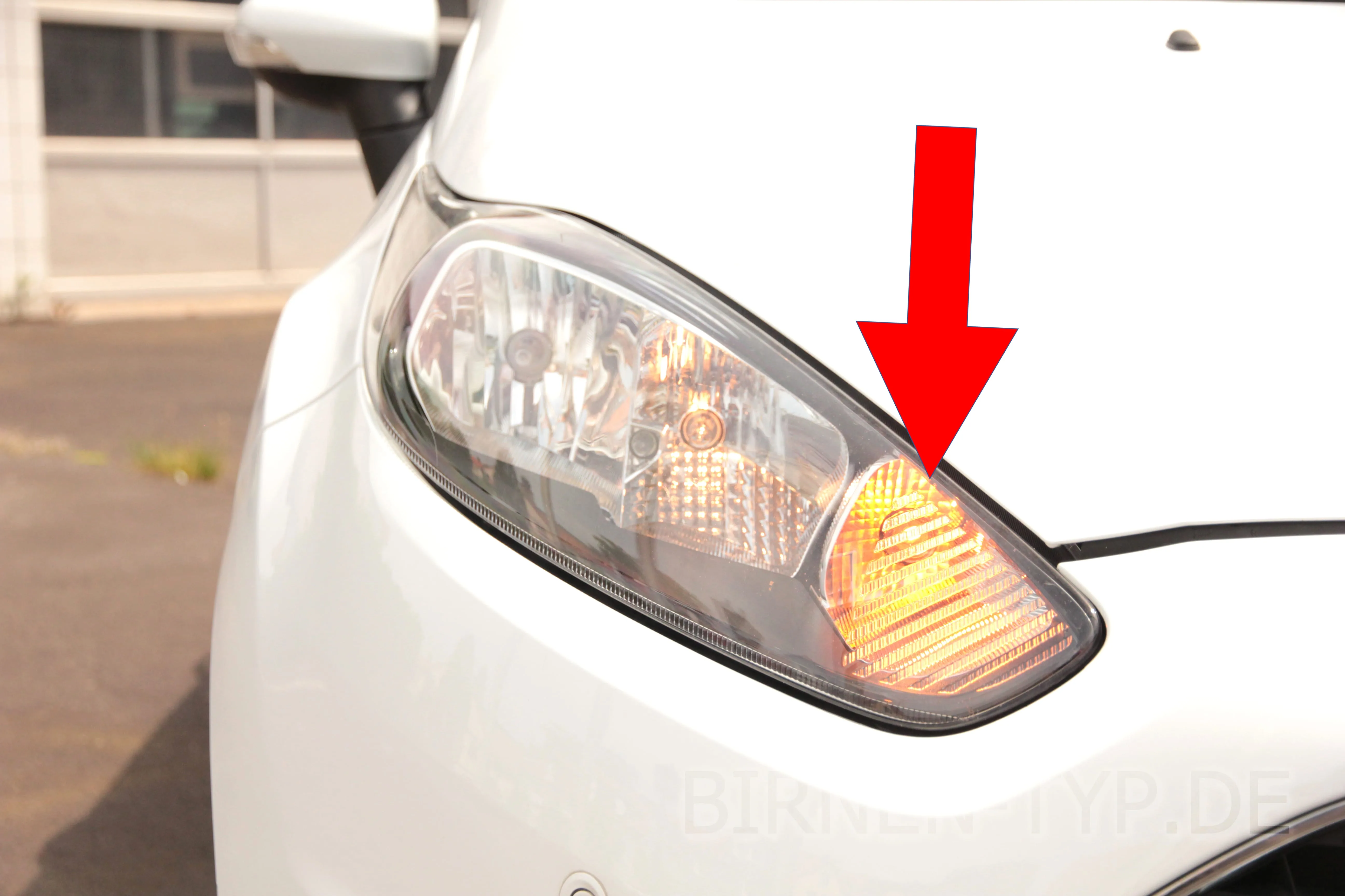 Blinker vorne des Ford Fiesta 7. Gen — MIT Halogen-Tagfahrlicht