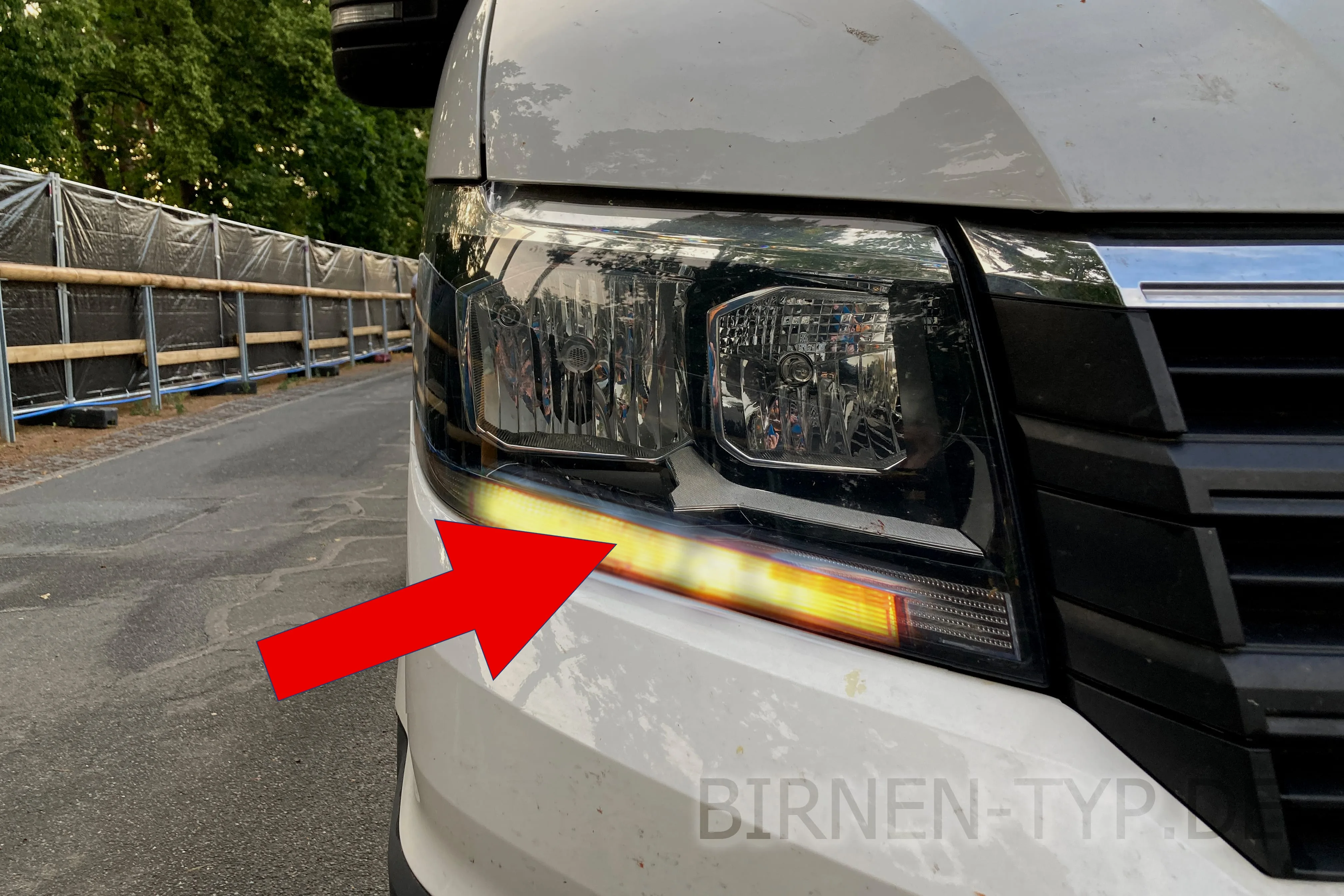 Blinker vorne des MAN TGE 1. Gen., Transporter / Van — in Halogen-Scheinwerfern