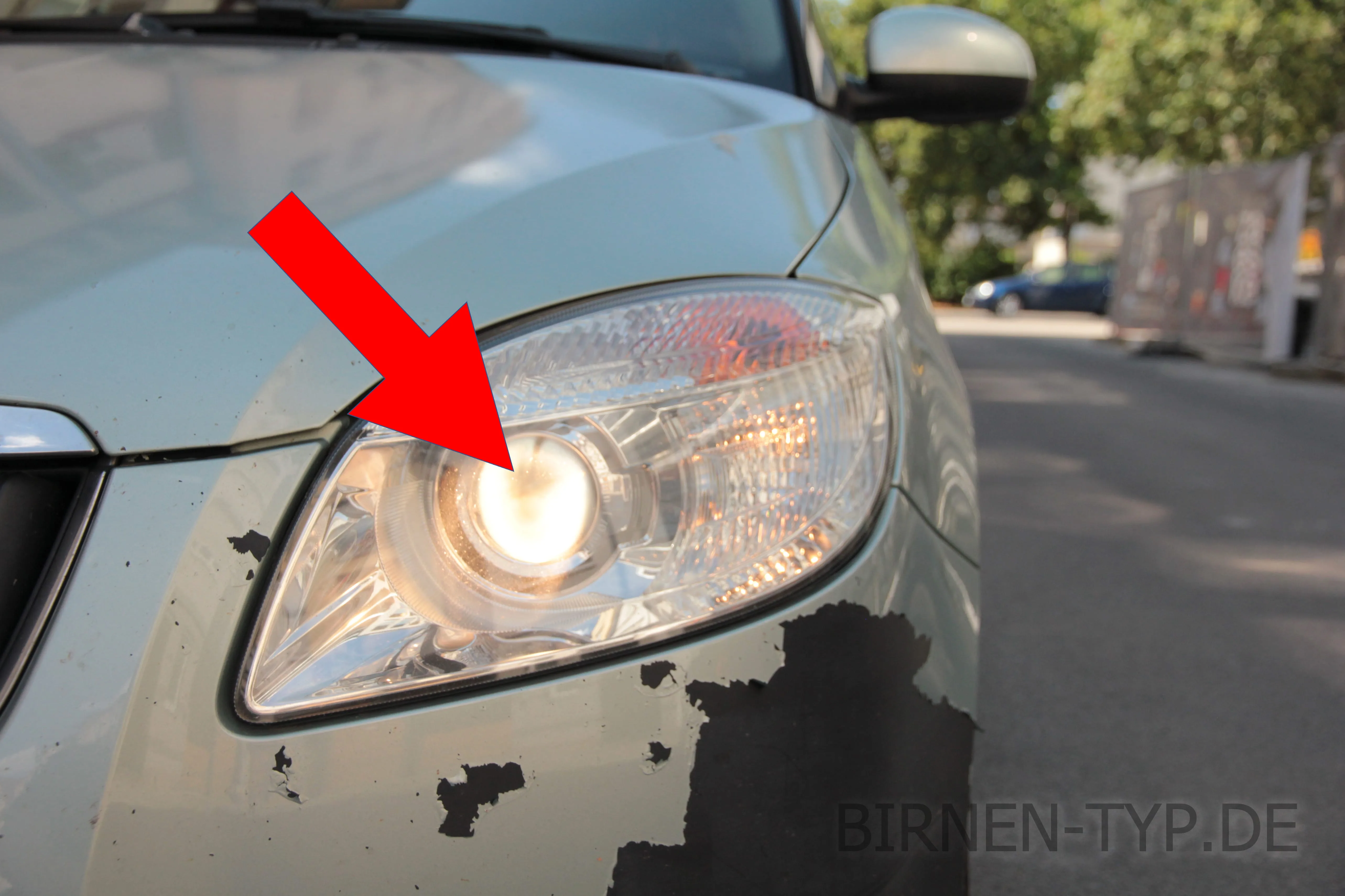 Abblendlicht des Škoda Fabia 2 — vor Facelift BIS 07/2010 (Fern- & Abblendlicht von einer H7-Birne - auch mit Kurvenlicht)