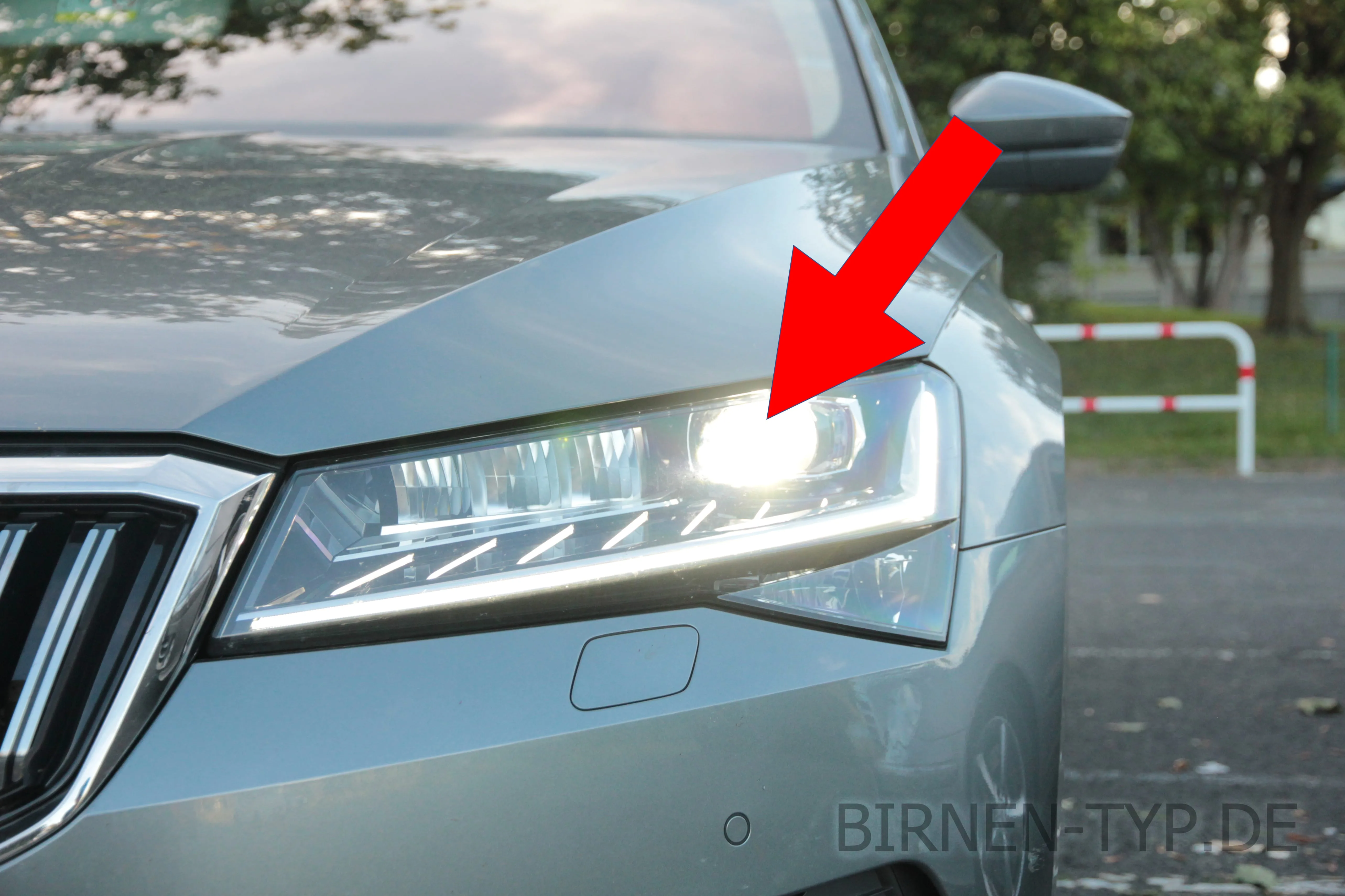 Abblendlicht des Škoda Superb