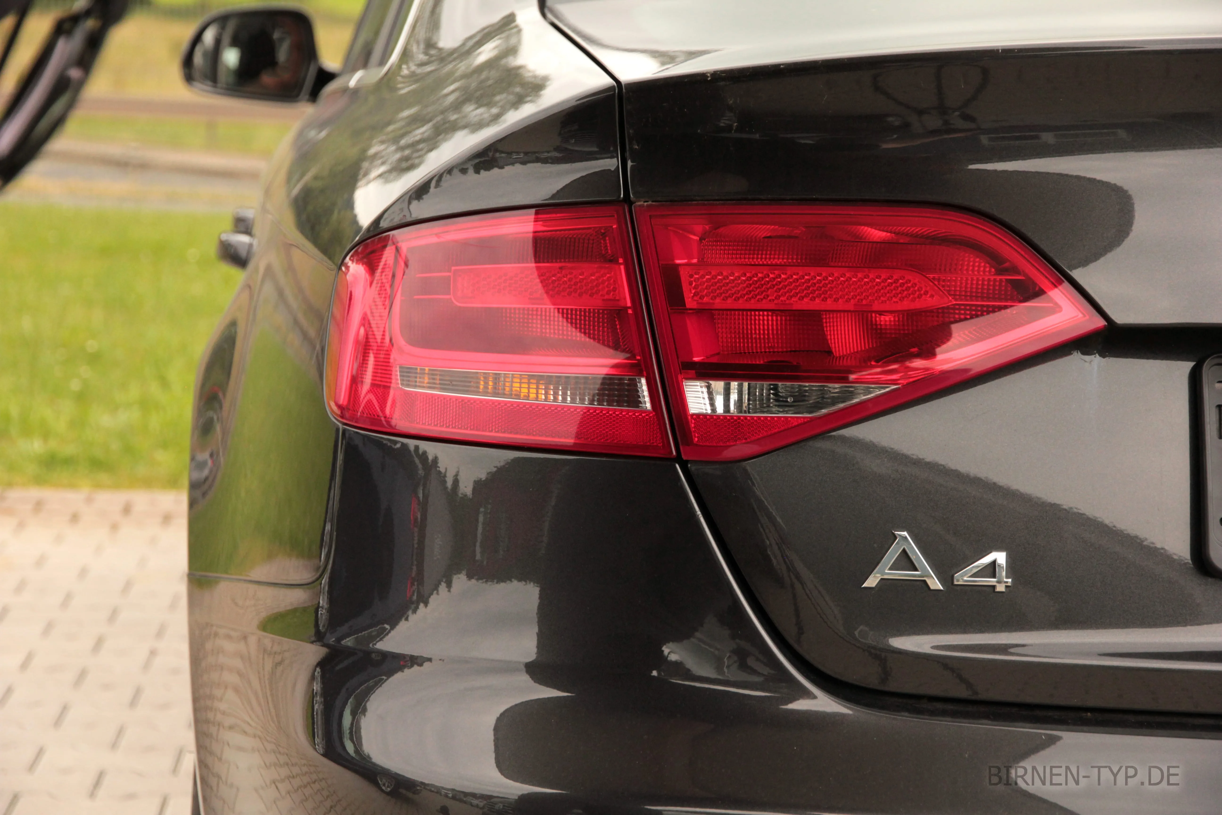 So sieht die Rückleuchte des Audi A4 4. Gen aus