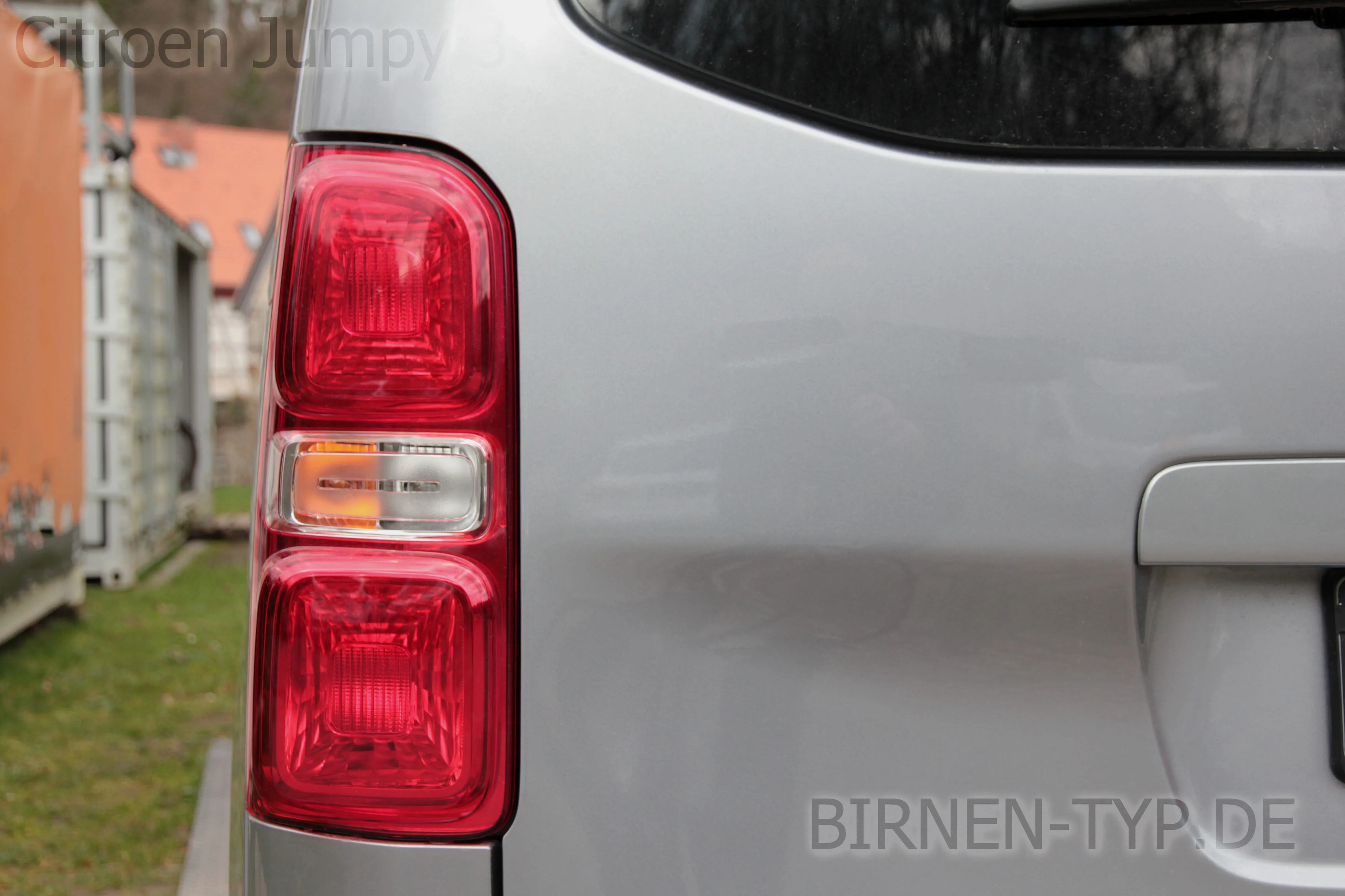 So sieht die Rückleuchte des Citroën Jumpy / Dispatch aus