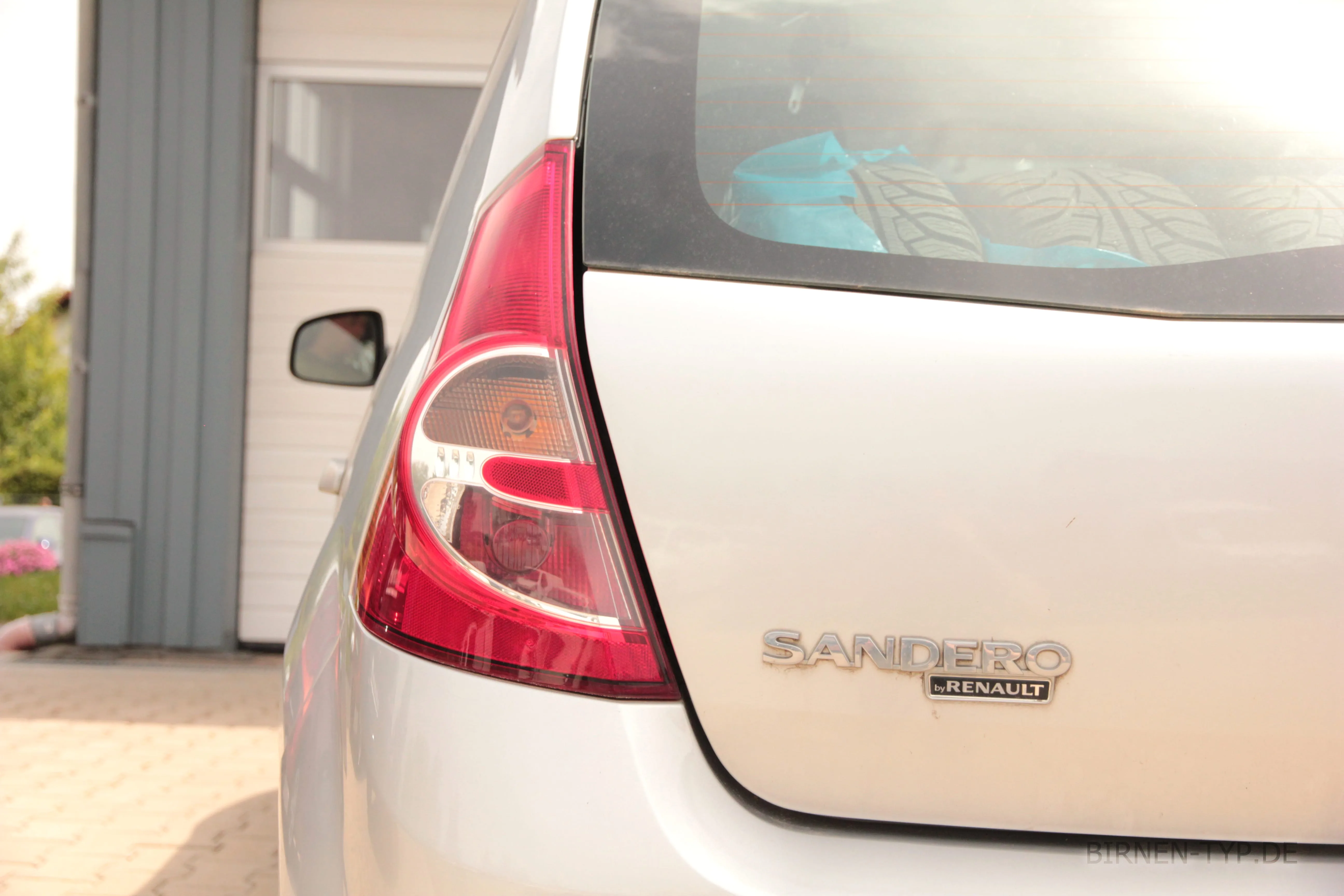 So sieht die Rückleuchte des Dacia Sandero 1. Gen aus