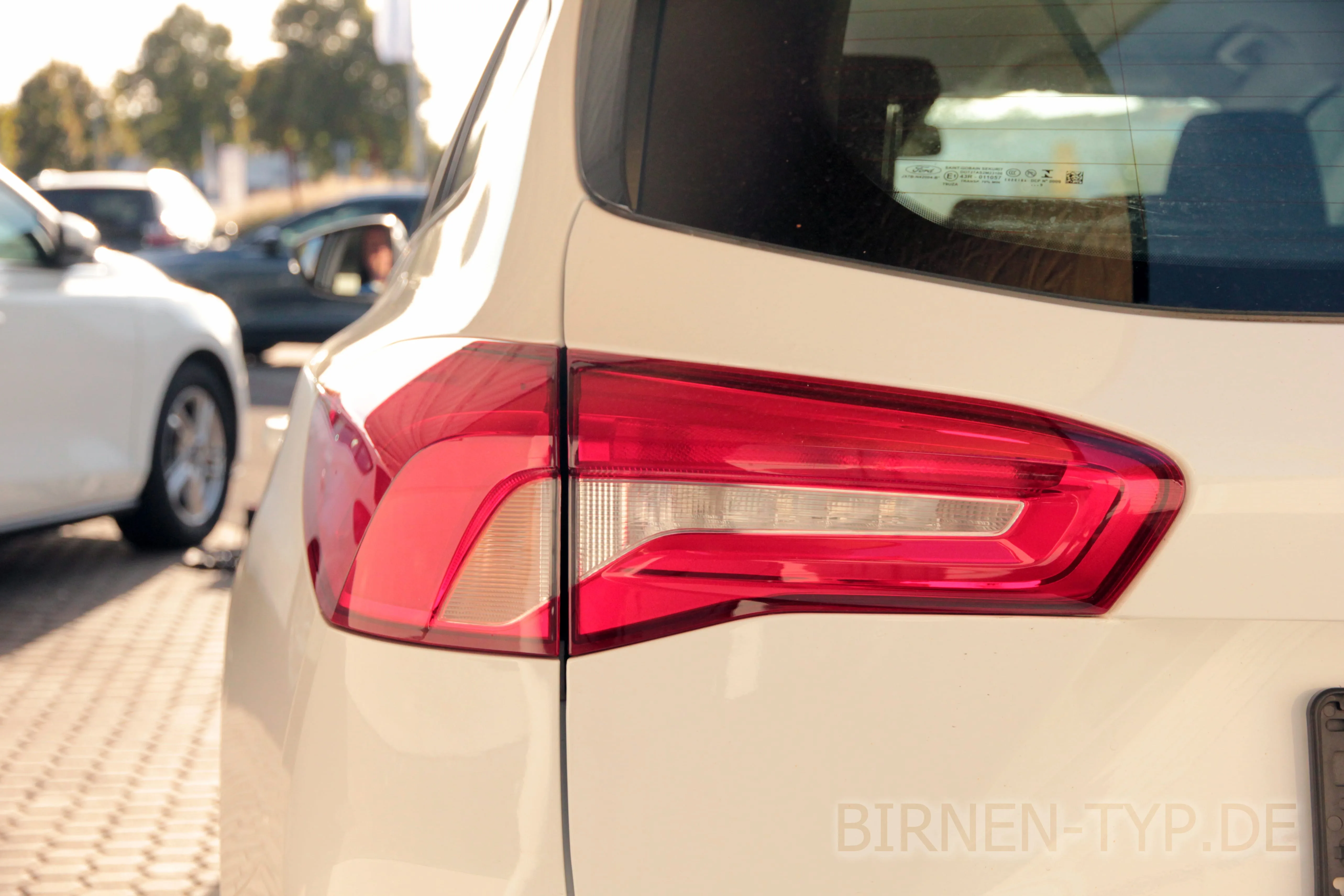 Die Rückleuchte des Ford Focus MK4 — ohne hinteres Tagfahrlicht