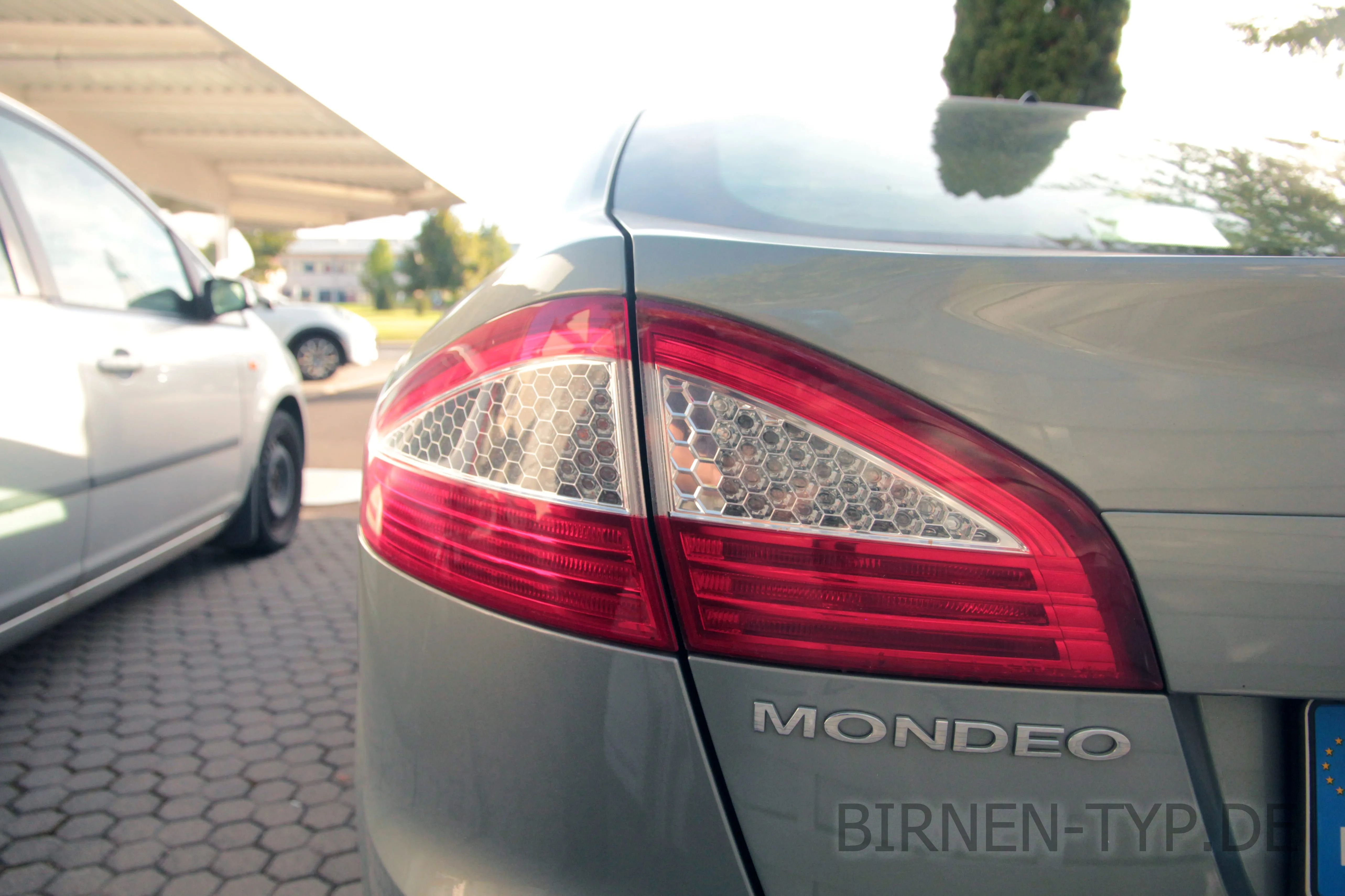 So sieht die Rückleuchte des Ford Mondeo 4 aus