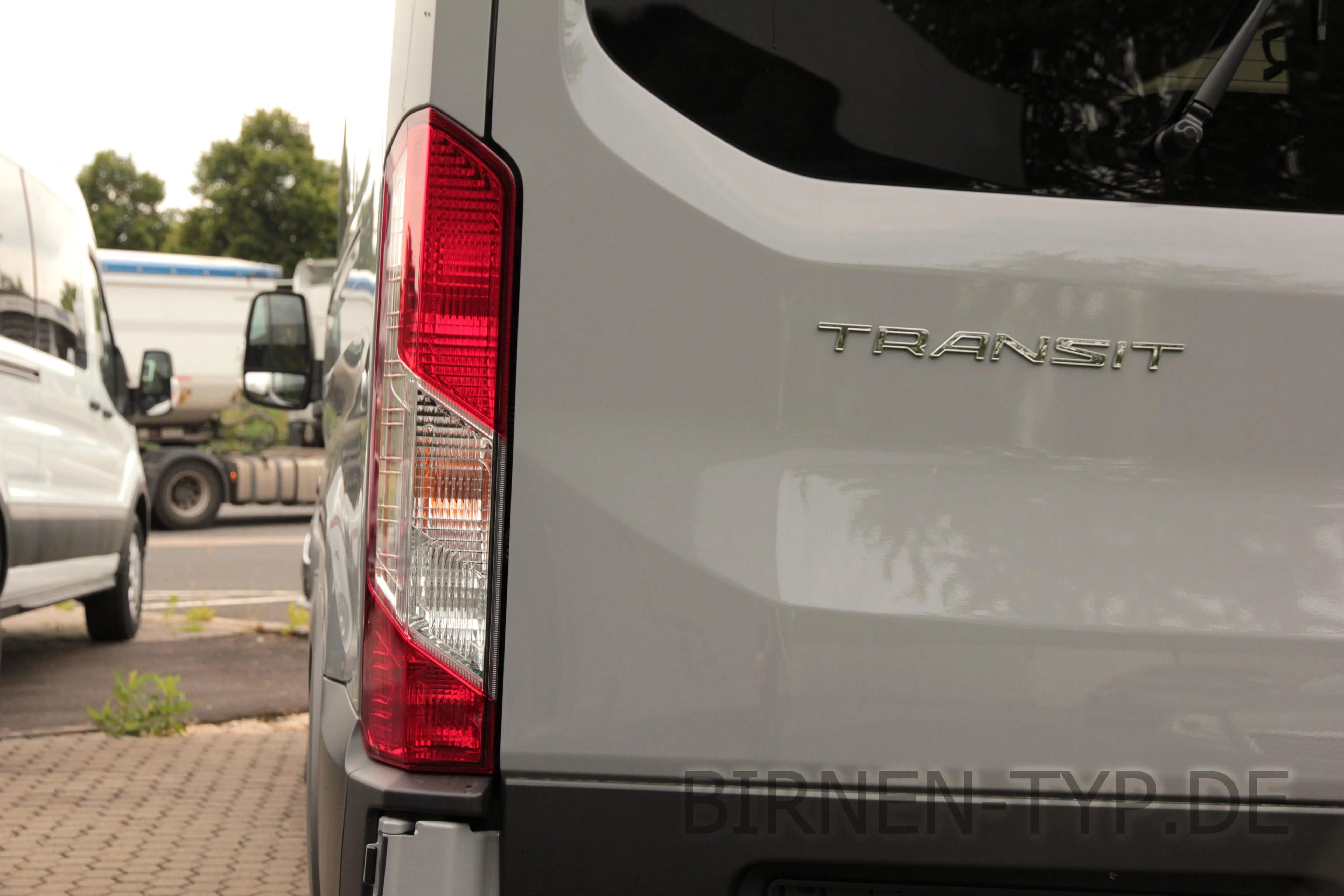 So sieht die Rückleuchte des Ford Transit 7 aus