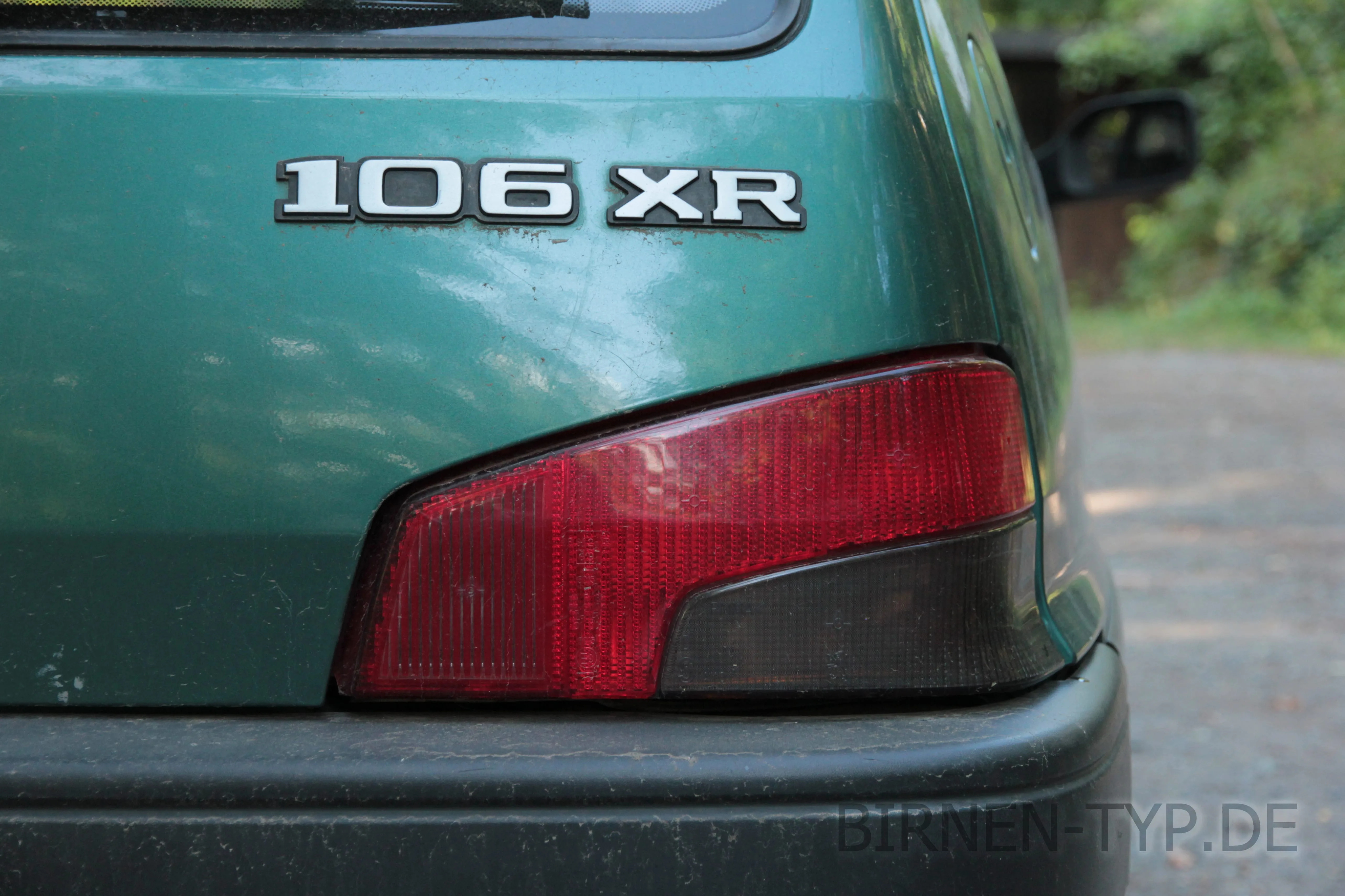 Die Rückleuchte des Peugeot 106 — ohne hinteres Tagfahrlicht