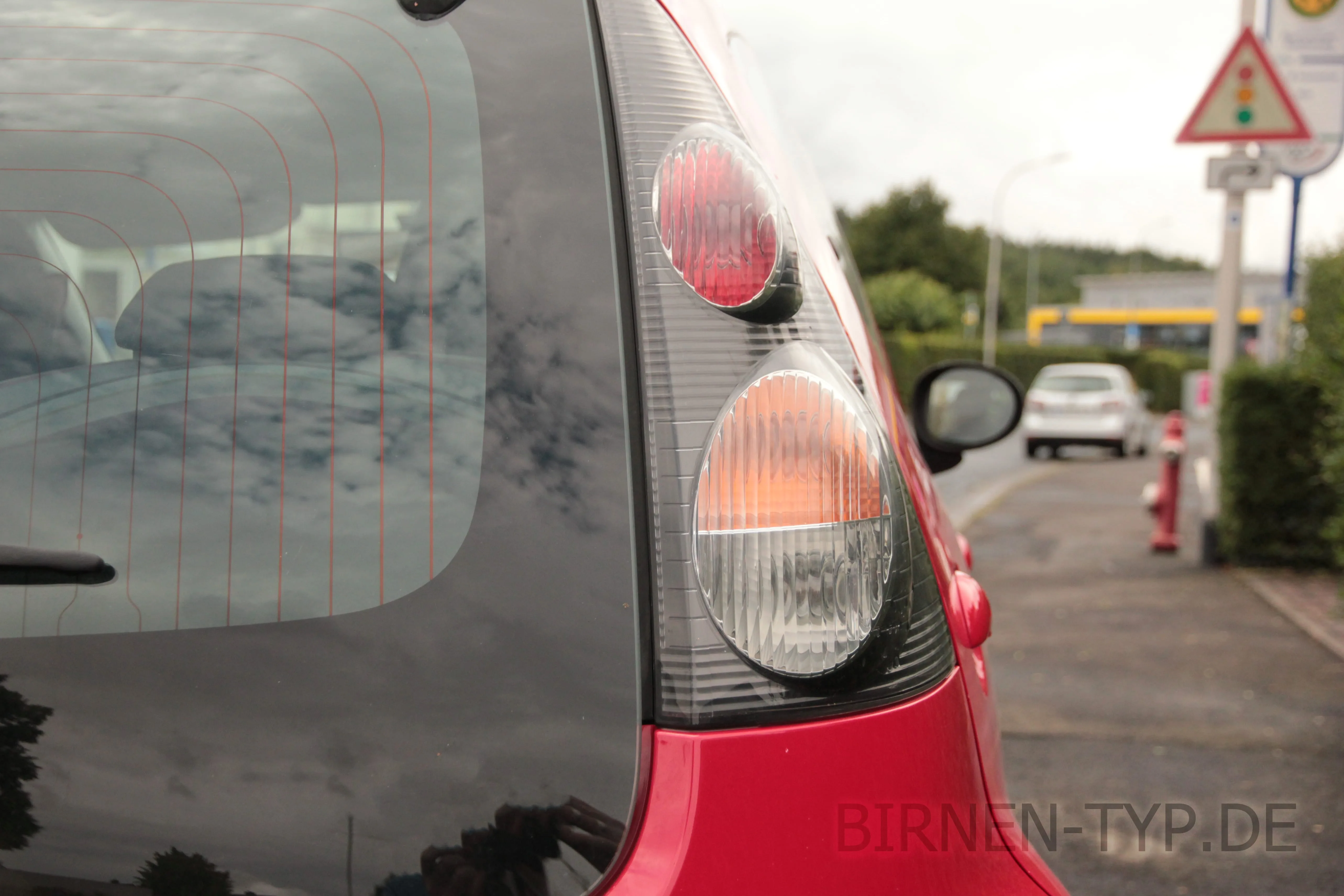 So sieht die Rückleuchte des Peugeot 107 aus