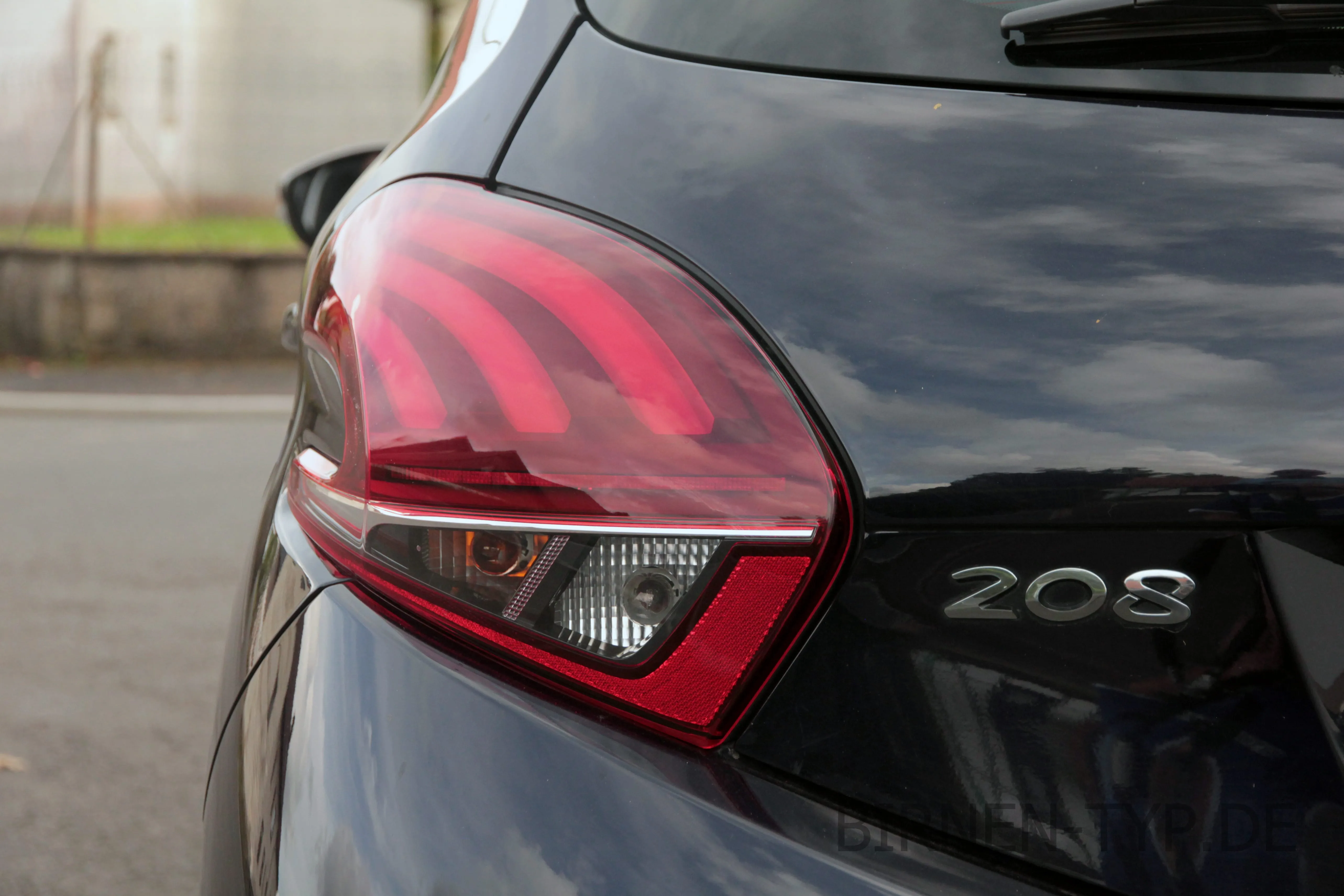 So sieht die Rückleuchte des Peugeot 208 aus