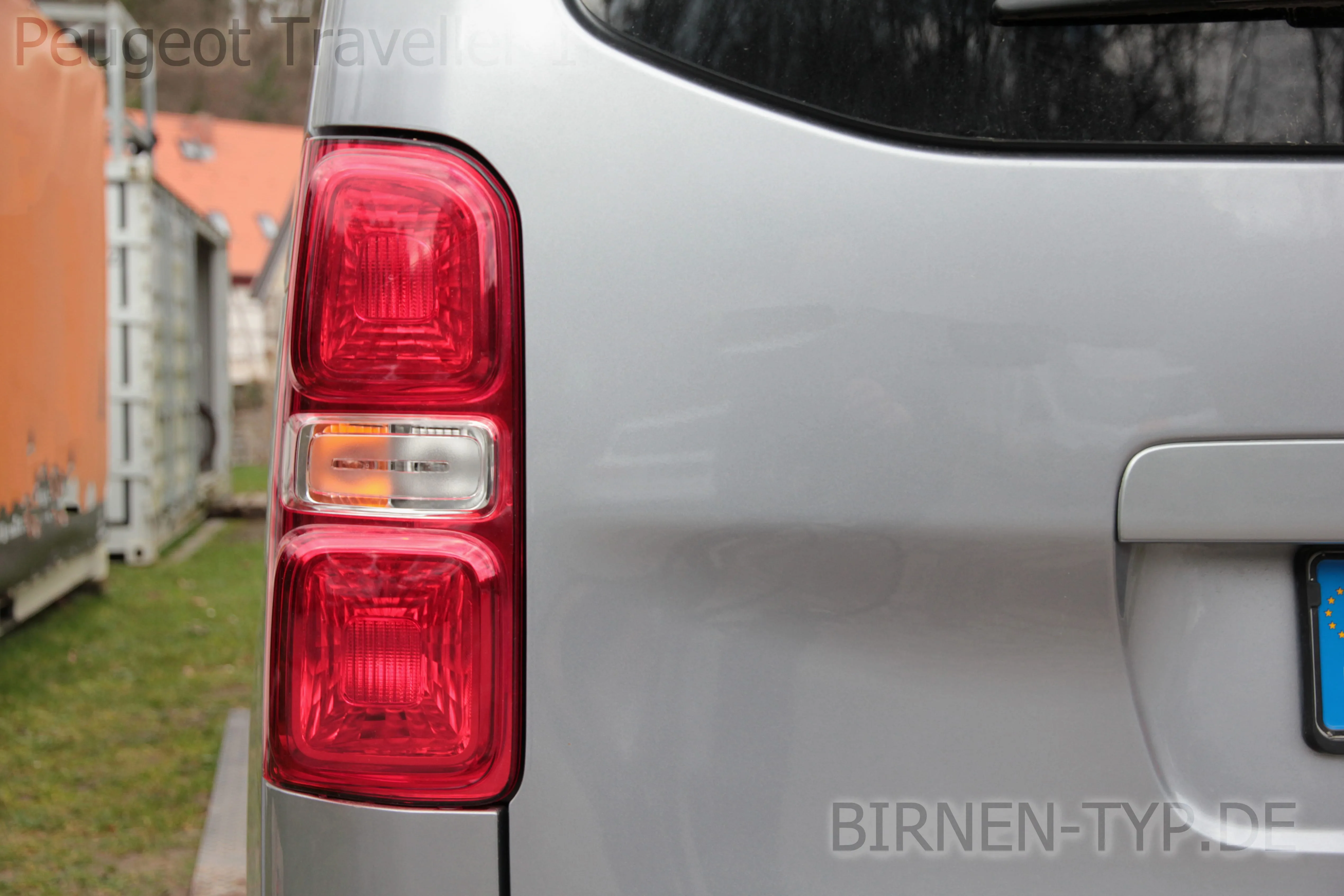 So sieht die Rückleuchte des Peugeot Traveller aus
