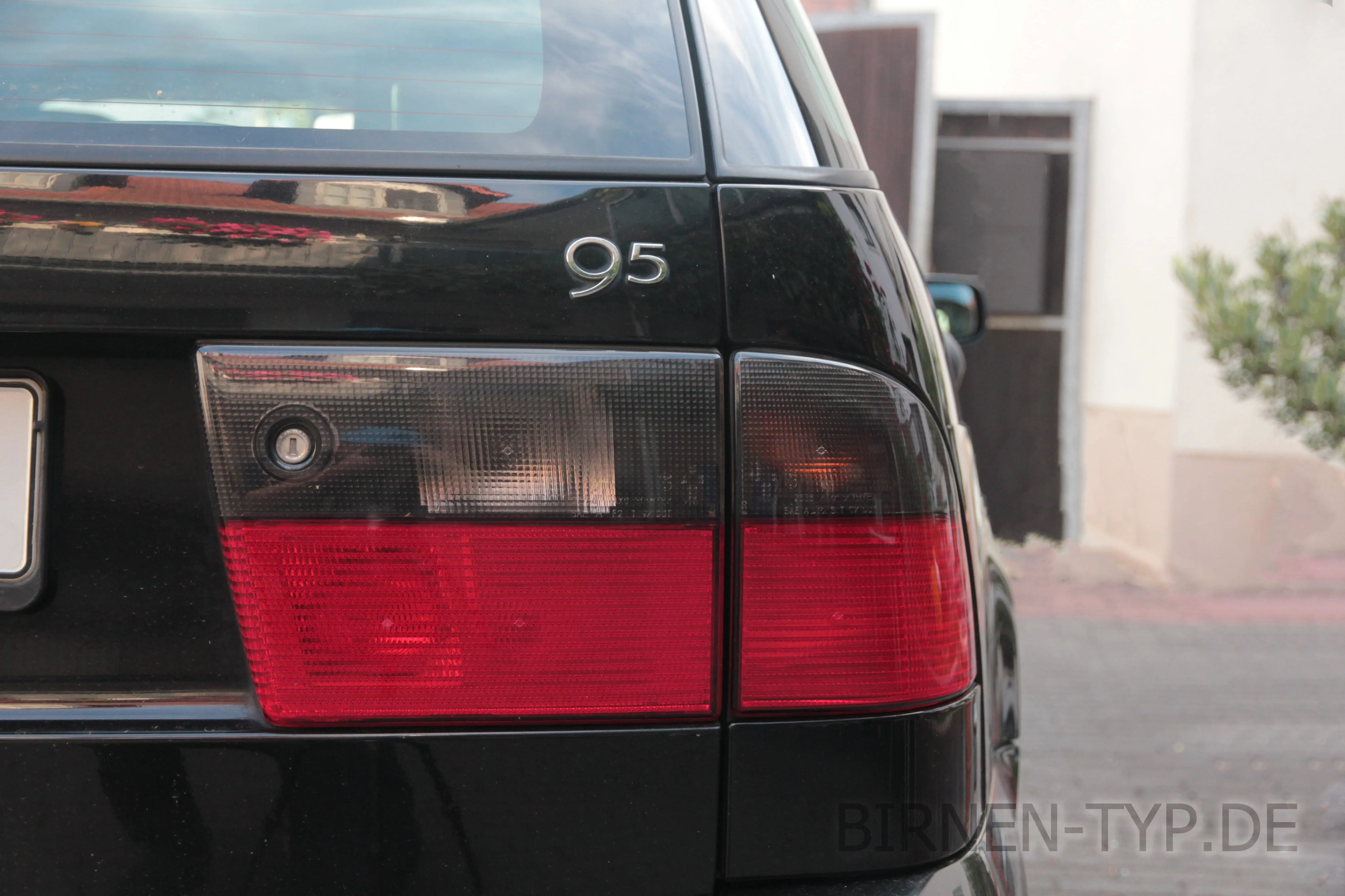 Die Rückleuchte des Saab 9-5 — ohne hinteres Tagfahrlicht