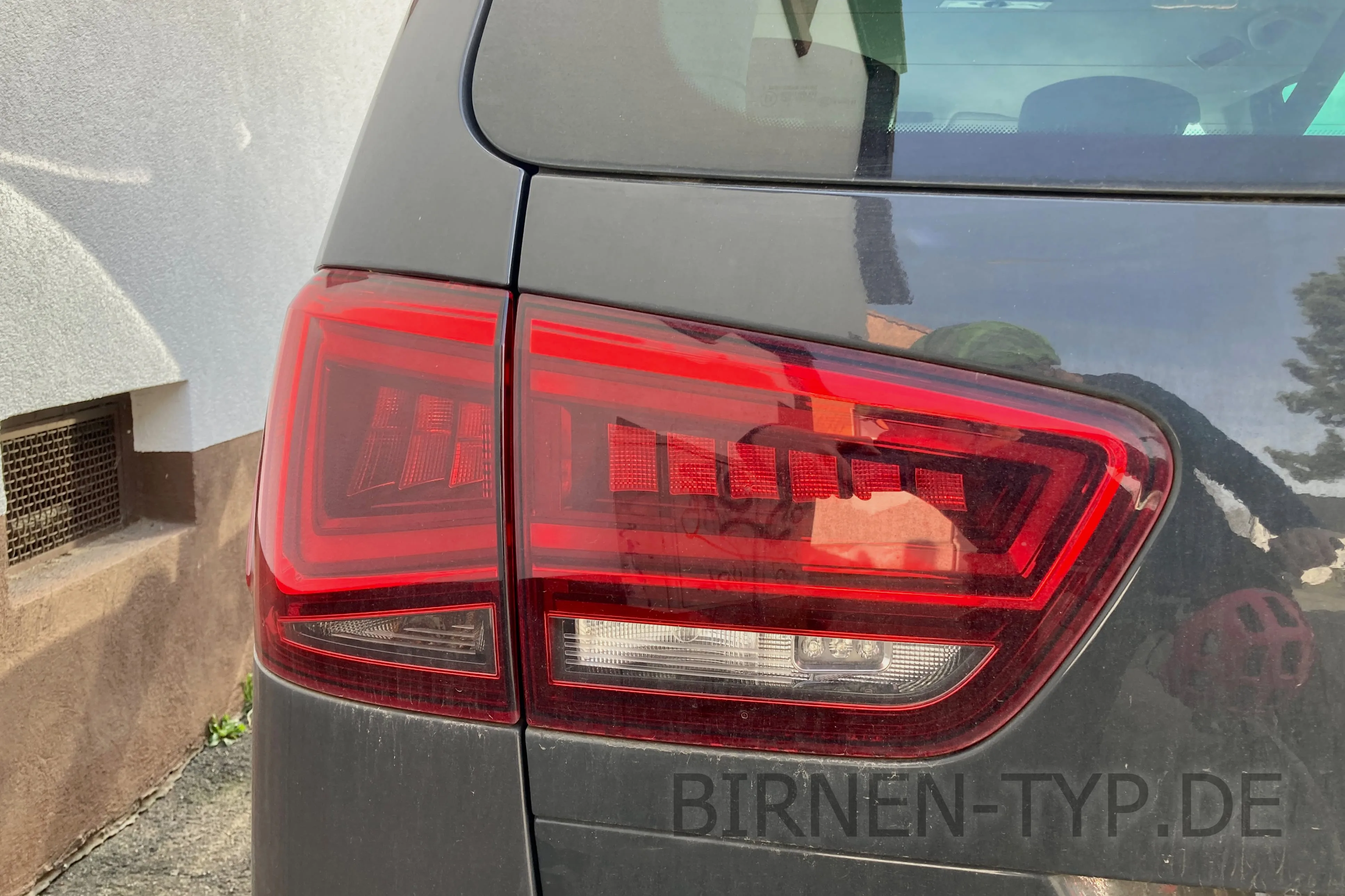 Die Rückleuchte des Seat Alhambra — ohne hinteres Tagfahrlicht