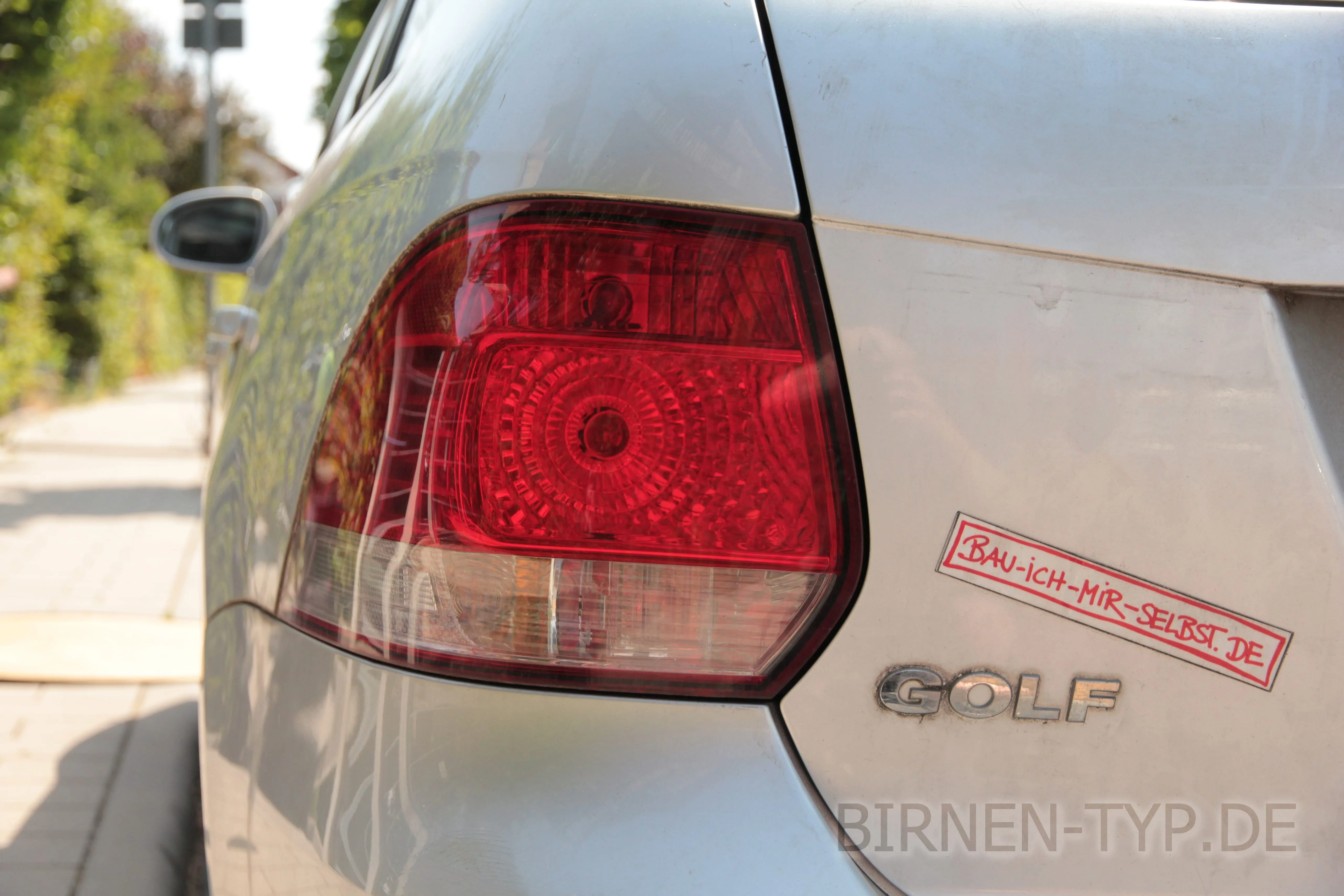 So sieht die Rückleuchte des VW Golf 6 Variant / Kombi aus