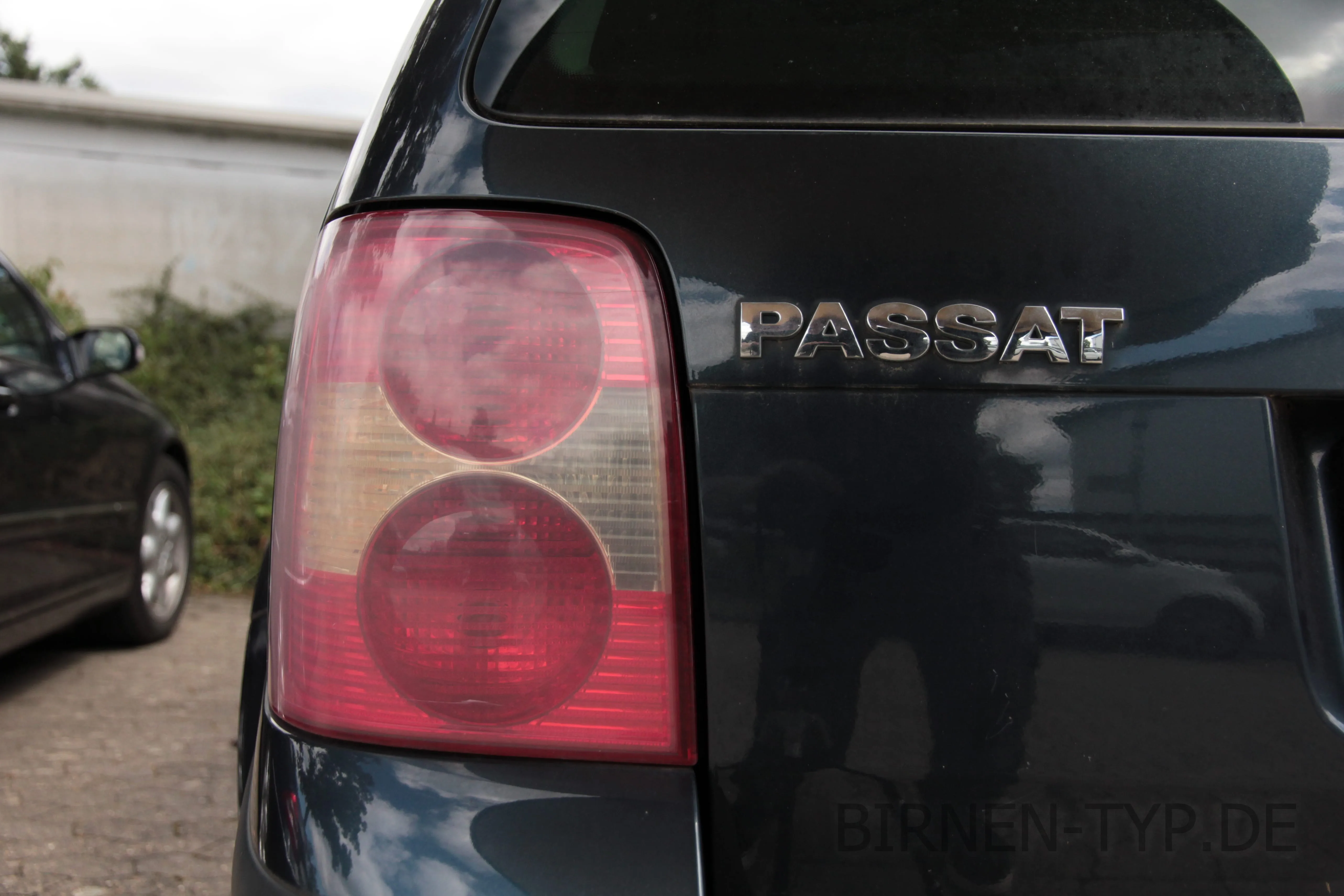So sieht die Rückleuchte des VW Passat B5 aus