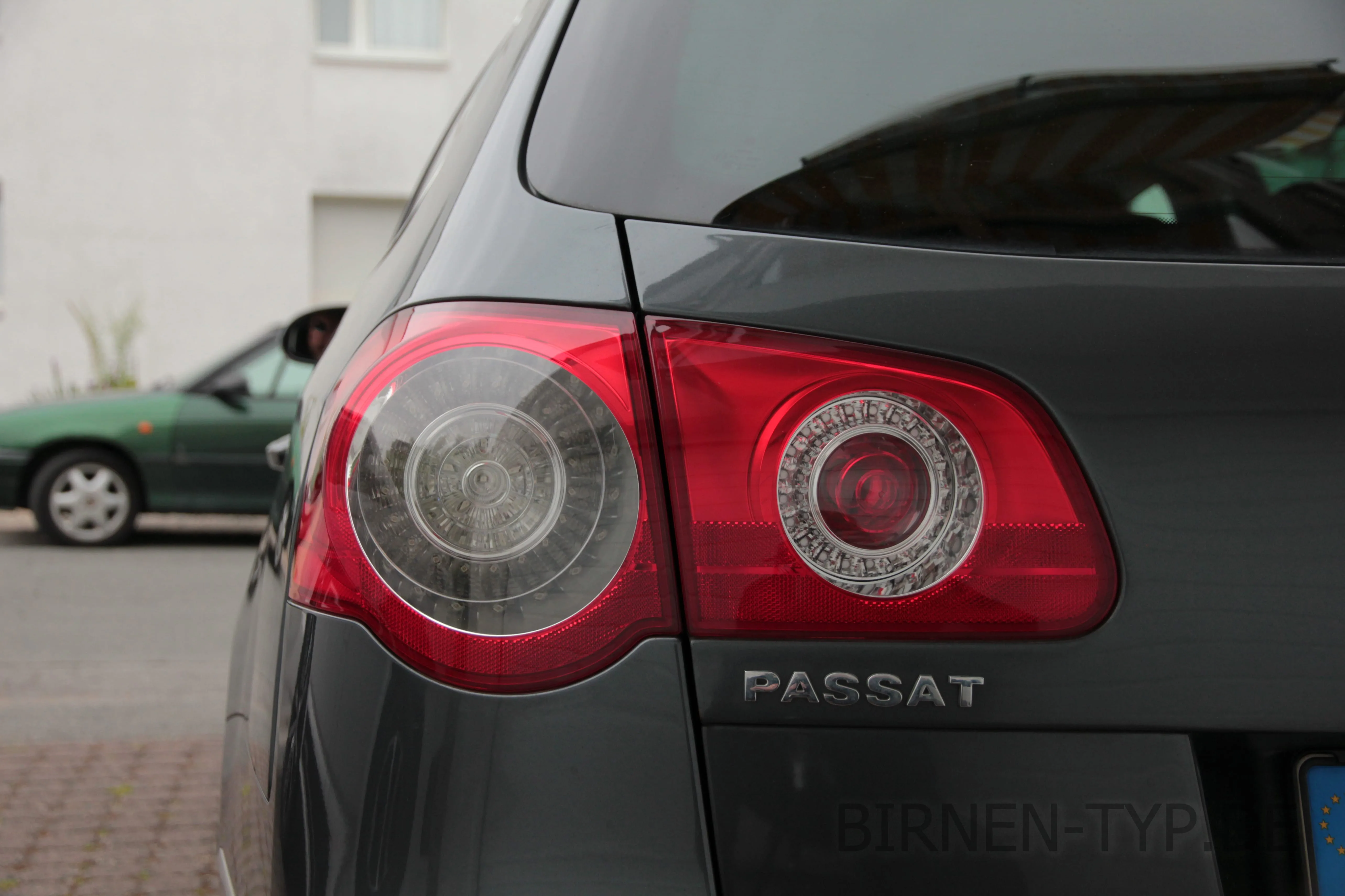 So sieht die Rückleuchte des VW Passat B6 aus