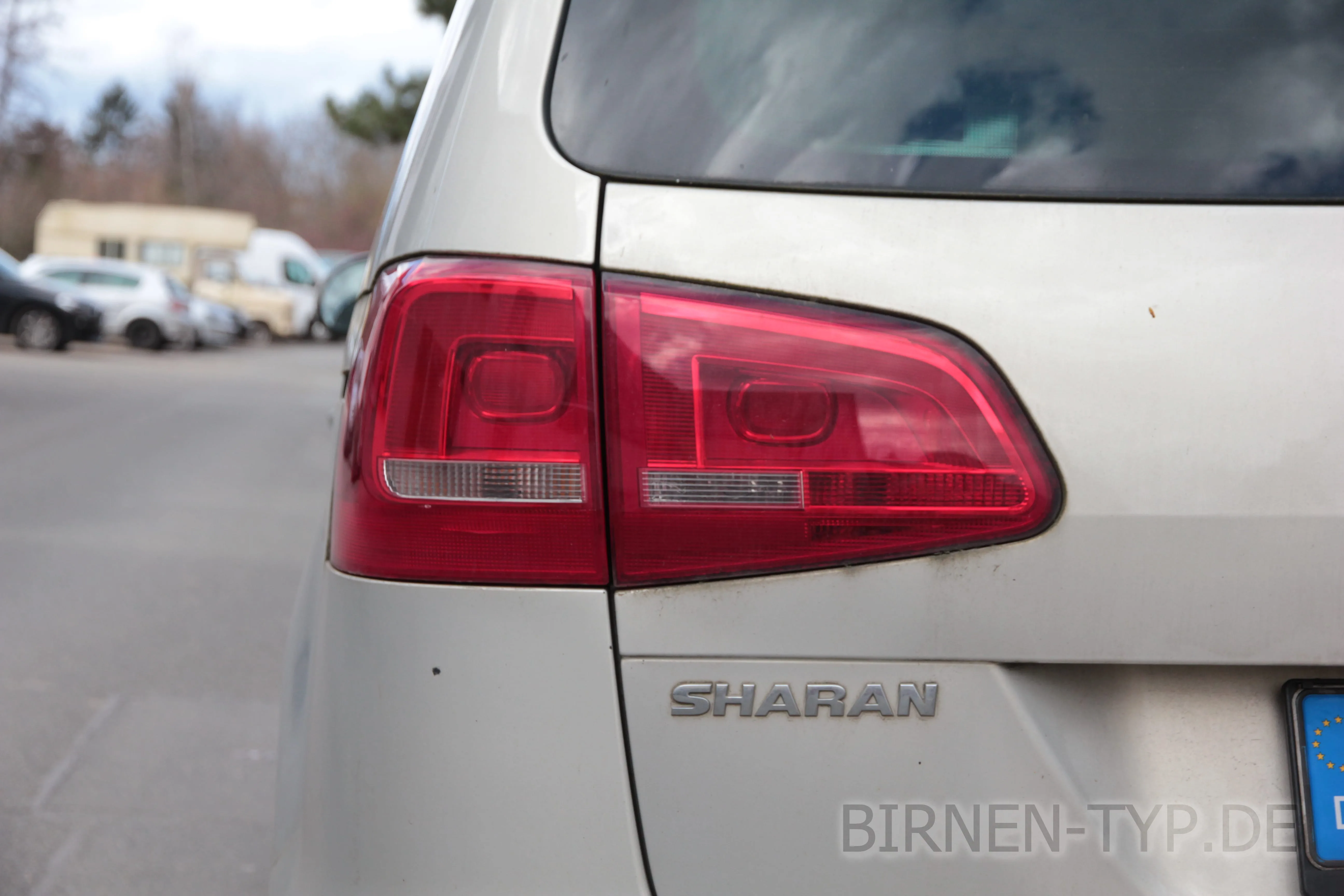 So sieht die Rückleuchte des VW Sharan aus