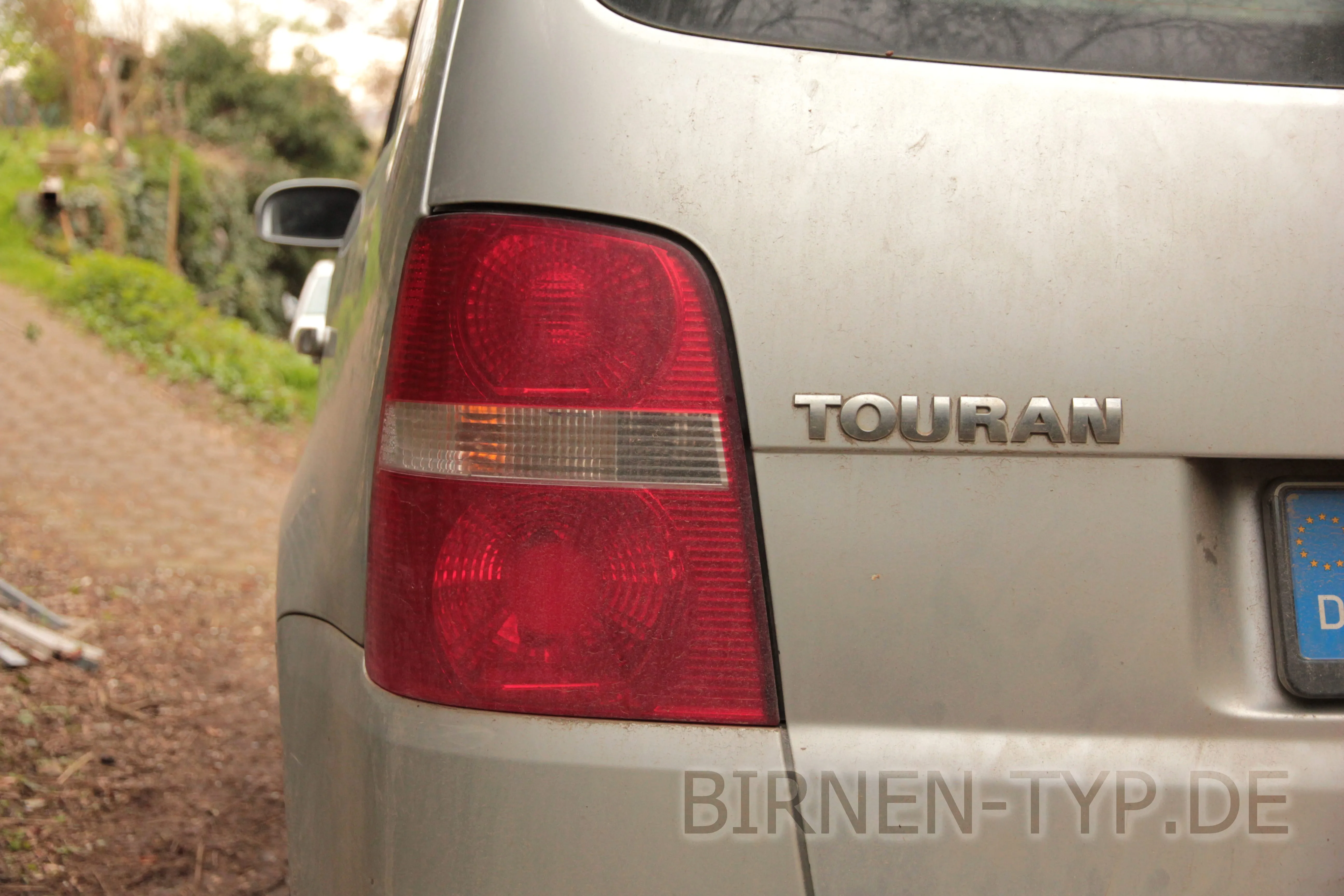 So sieht die Rückleuchte des VW Touran 1. Gen aus