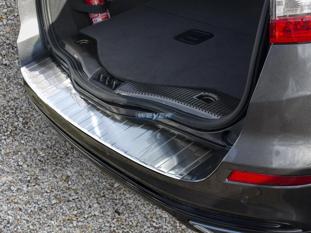 Edelstahl-Ladekantenschutz für den Ford Mondeo 5. Gen