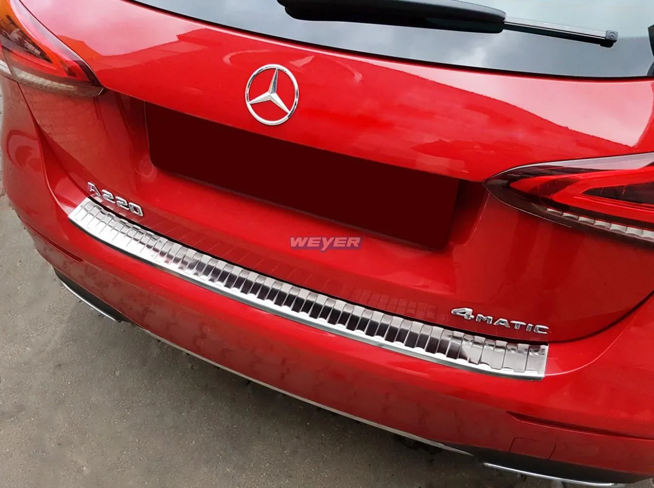 Edelstahl-Ladekantenschutz für den Mercedes-Benz A-Klasse 4