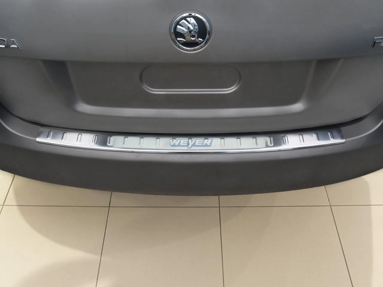 Edelstahl-Ladekantenschutz für den Škoda Fabia 2