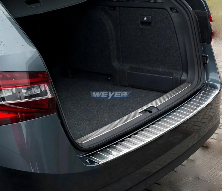 Edelstahl-Ladekantenschutz für den Škoda Superb