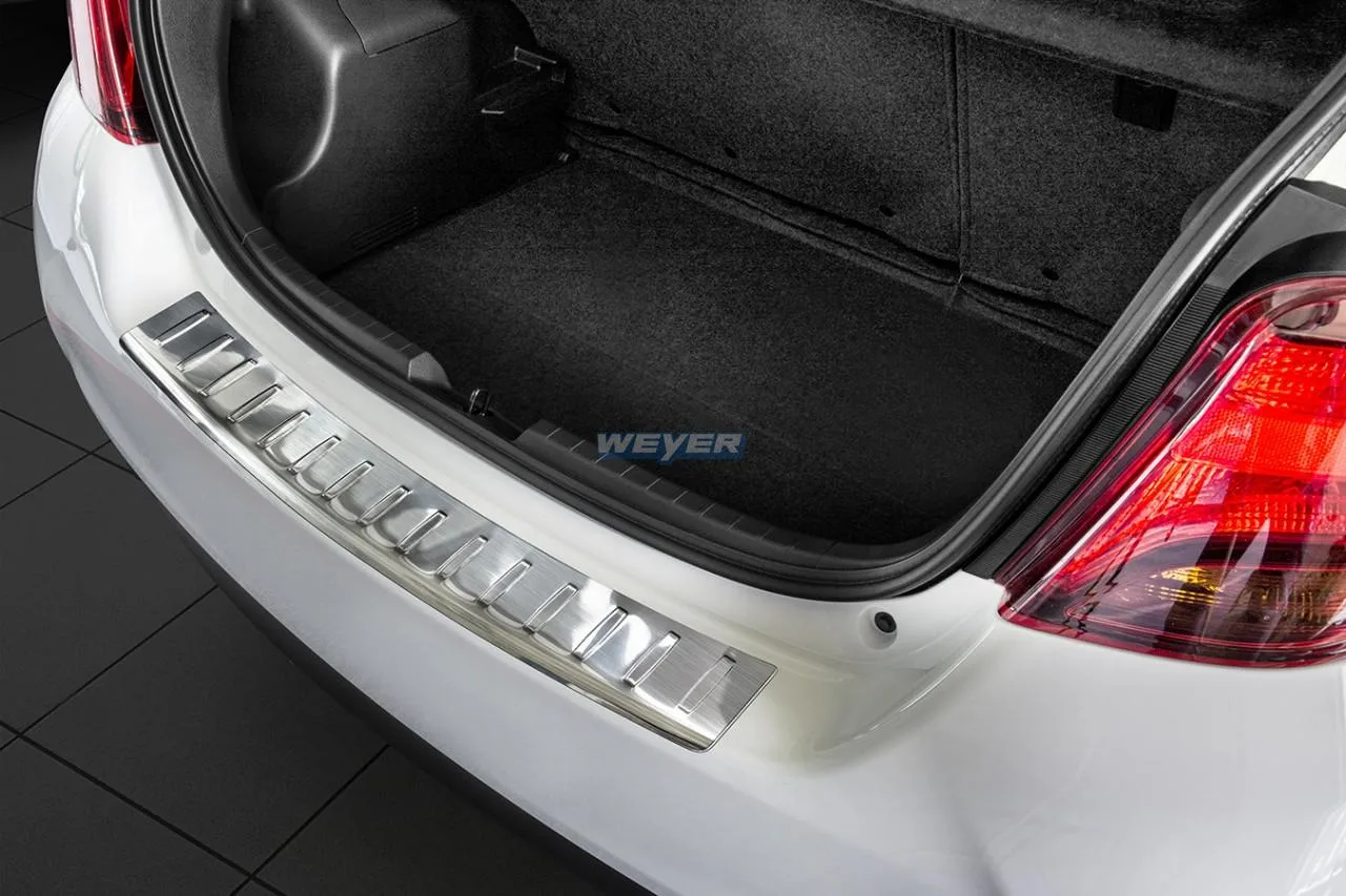 Edelstahl-Ladekantenschutz für den Toyota Yaris 3
