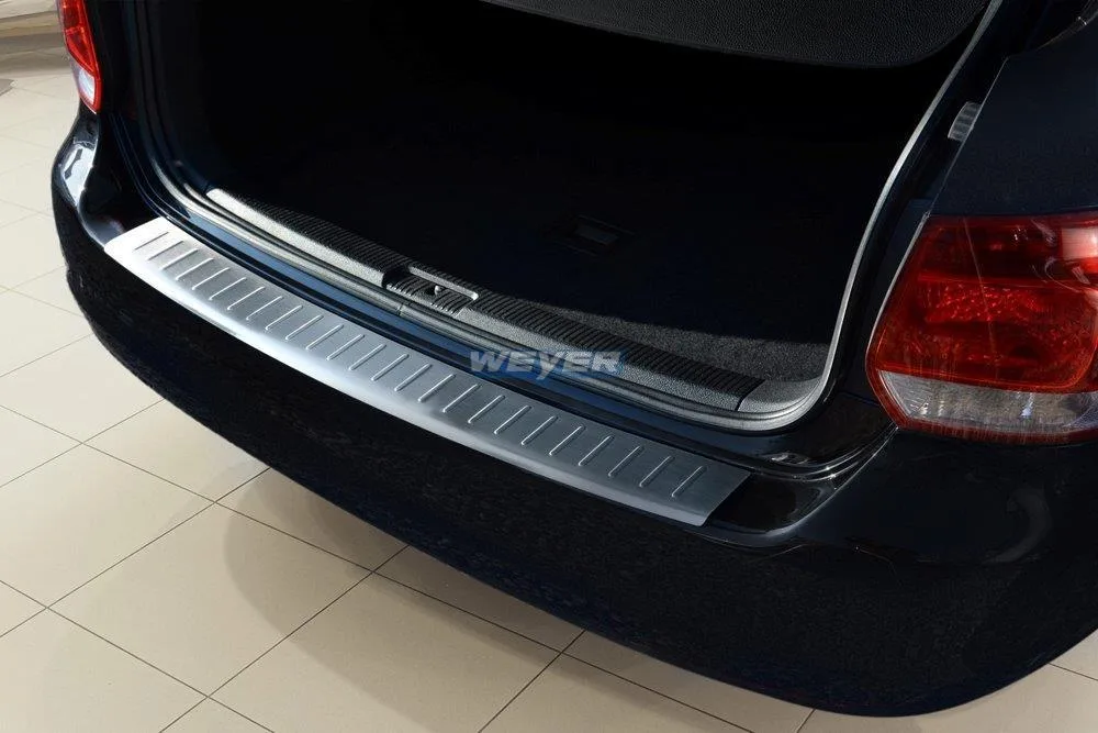 Edelstahl-Ladekantenschutz für den VW Golf 5