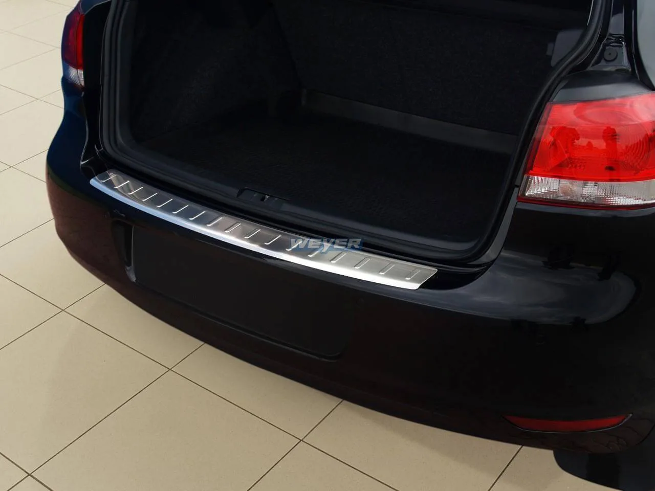 Edelstahl-Ladekantenschutz für den VW Golf 6 Plus