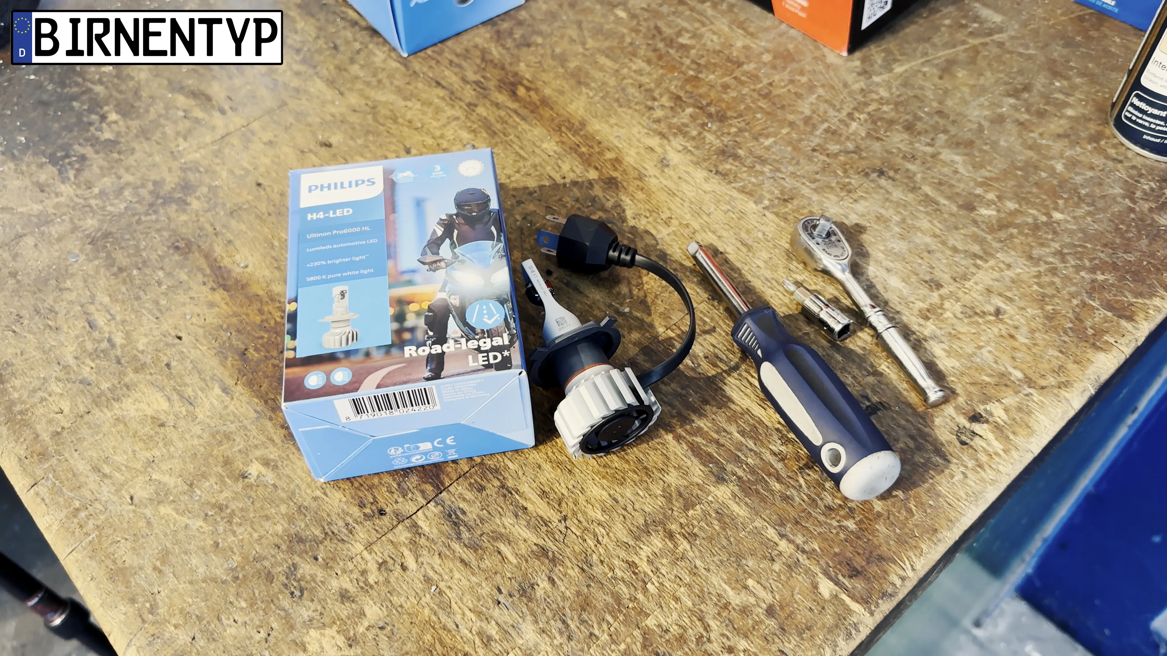Einbau der H4 LED-Birne von Philips in die KTM Duke 690 von birnen-typ.de so gehts ganz einfach 01_32_46.018