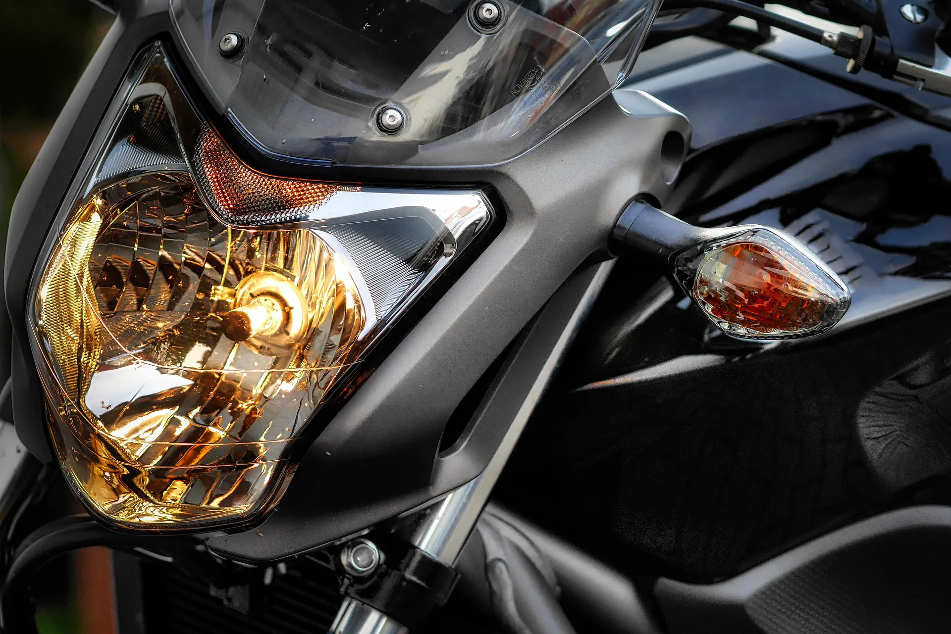 Erlaubt und ohen Eintragung H4 LED für Dein Motorrad für helleres Abblendlicht und Fernlicht Image by Albrecht Fietz from Pixabay 004