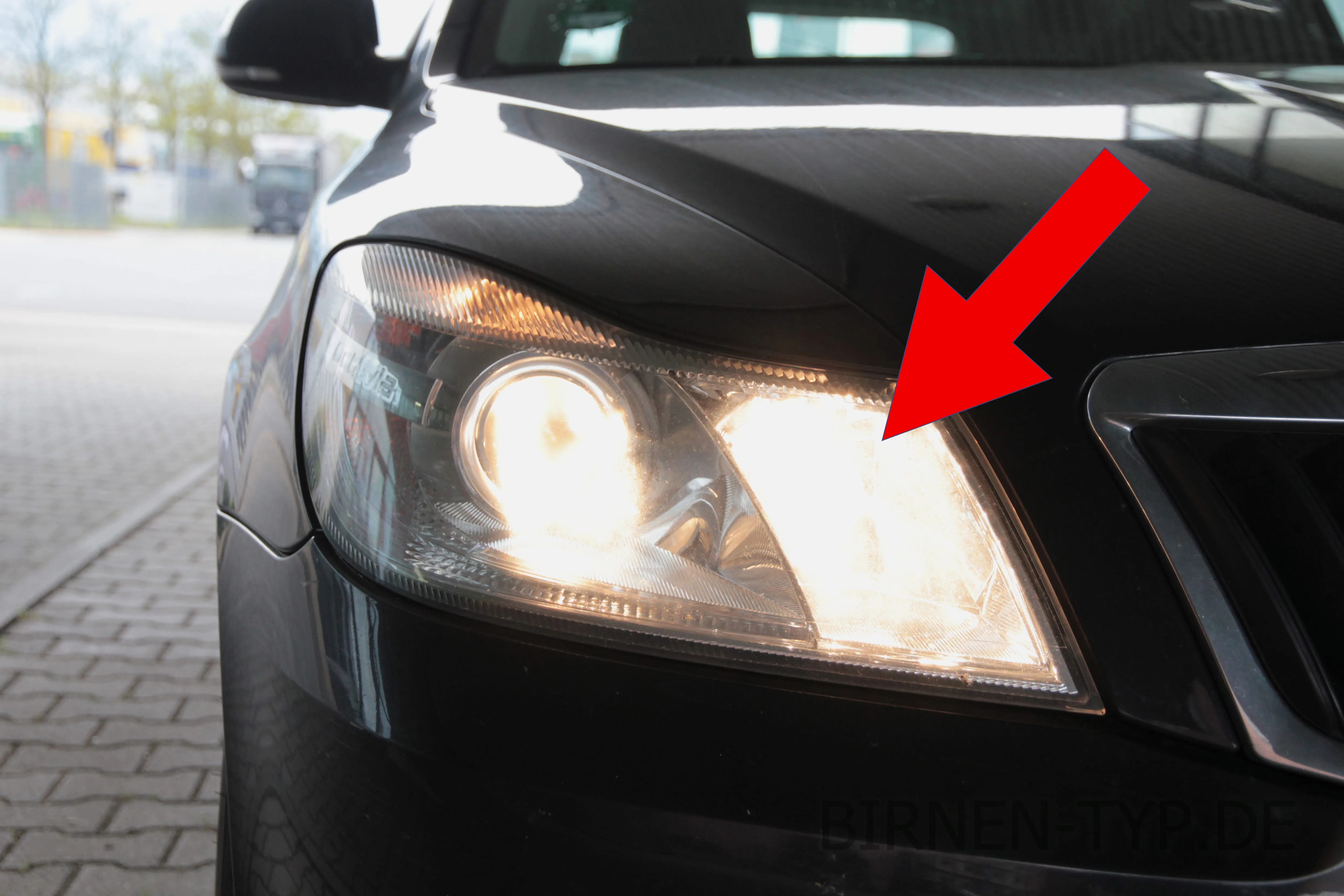 Fernlicht des Škoda Octavia 2. Gen. — bei Halogen-Abblendlicht