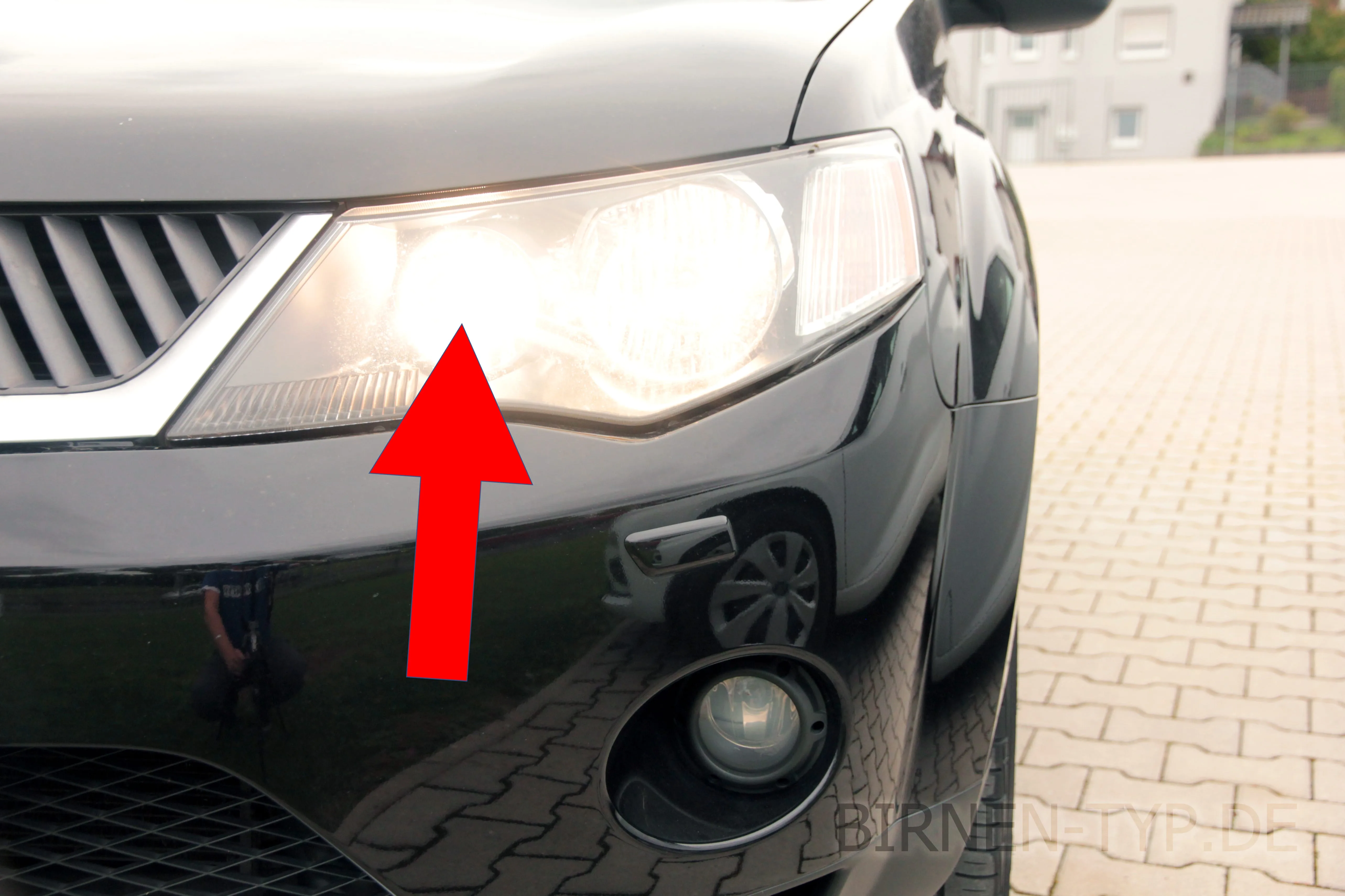 Fernlicht des Mitsubishi Outlander — bei Halogen-Abblendlicht